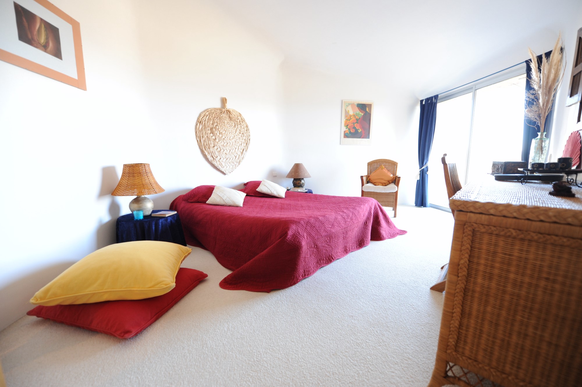 A vendre, face au Luberon,  maison en pierres, avec dépendances et vues 