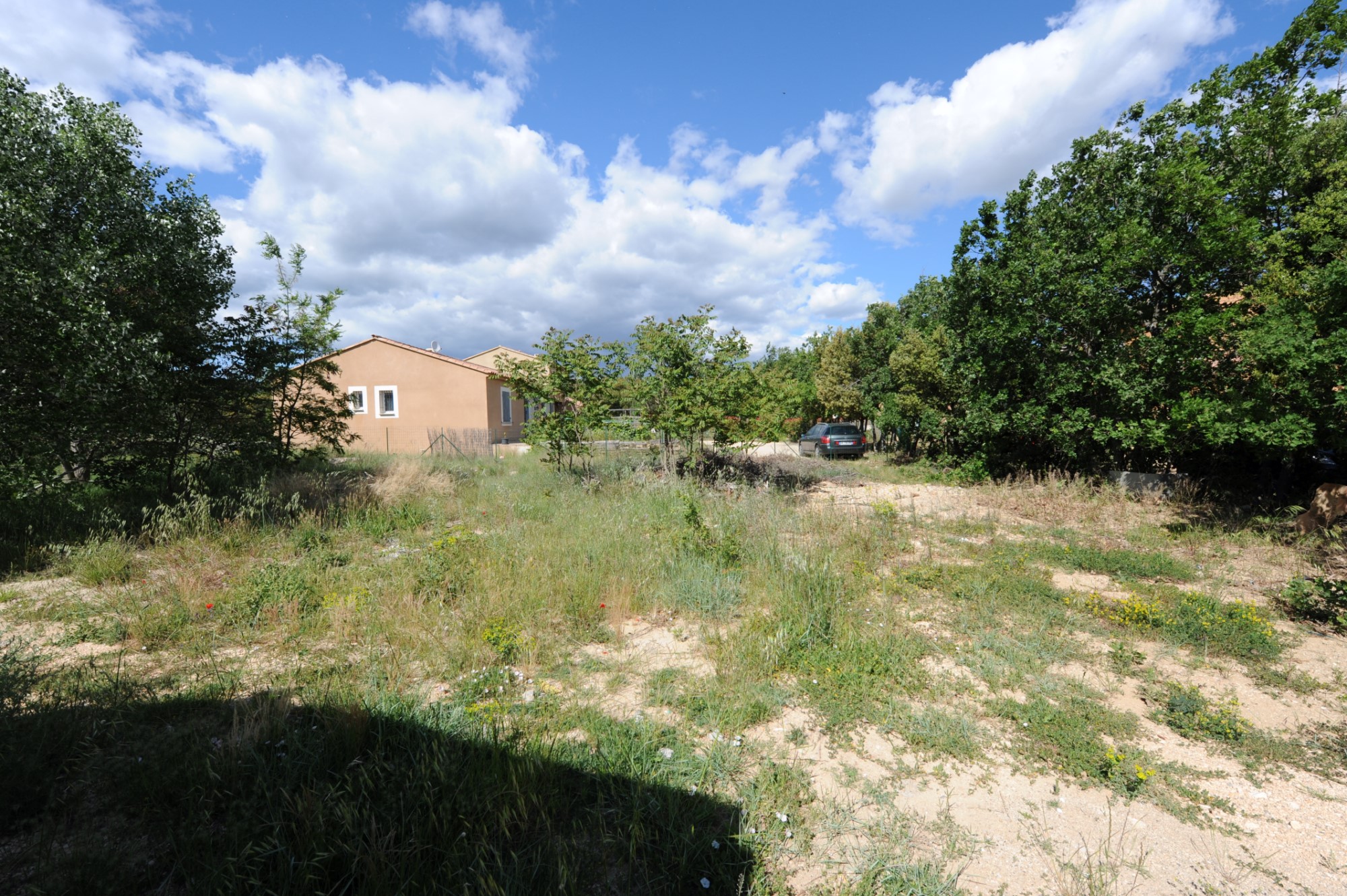 Luberon, terrain constructible avec permis accordé   