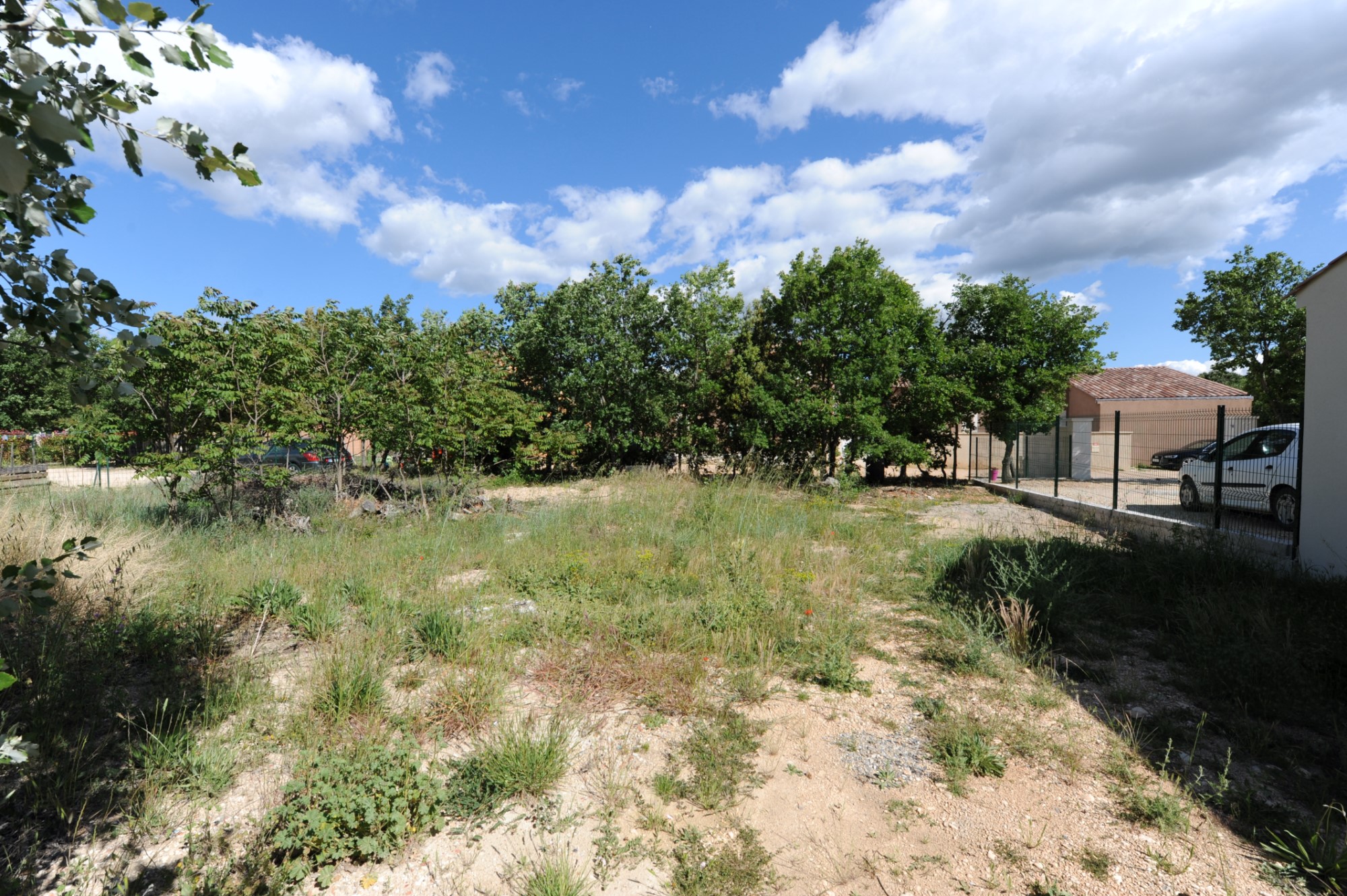 Luberon, terrain constructible avec permis accordé   