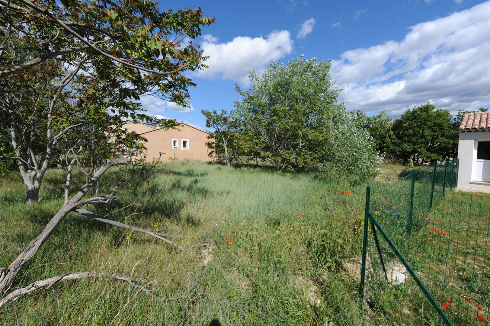 Luberon, terrain constructible avec permis accordé   