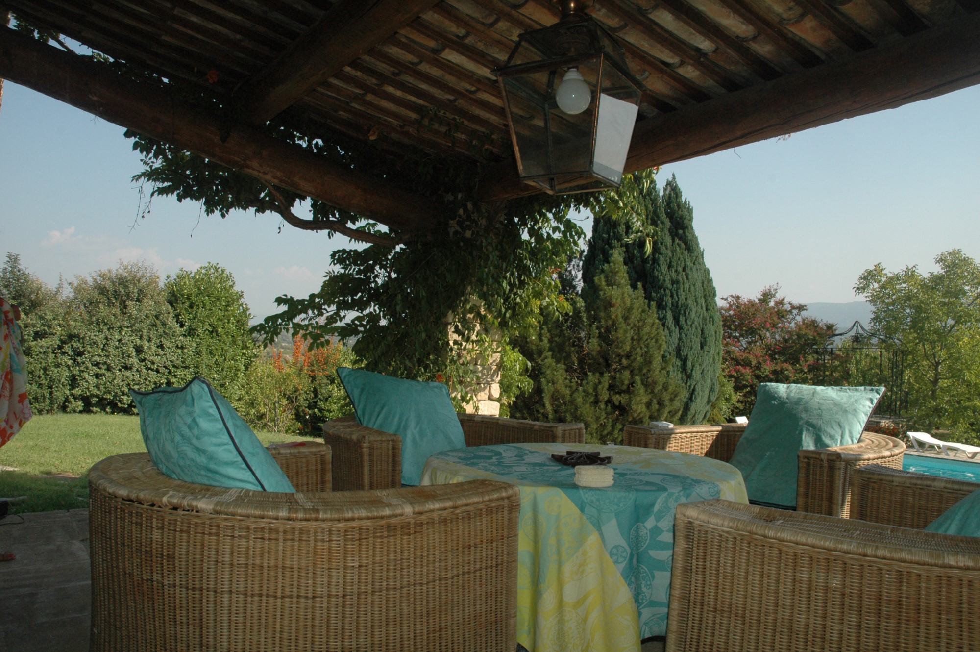 Villa en pierres dans le Luberon avec jardin, piscine et vues   à vendre
