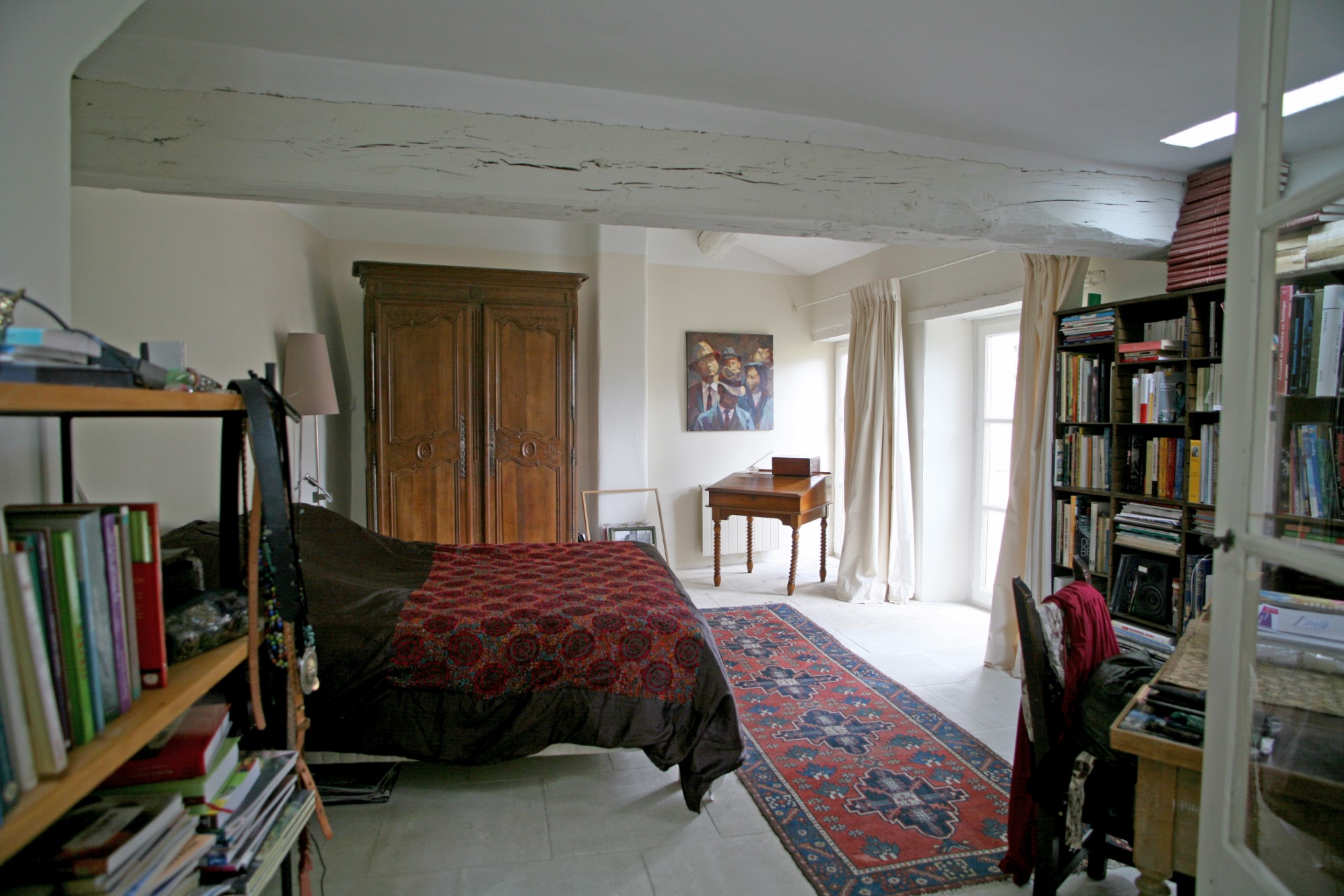 Ménerbes, maison de village avec cours et terrasse offrant des vues sur le Luberon   