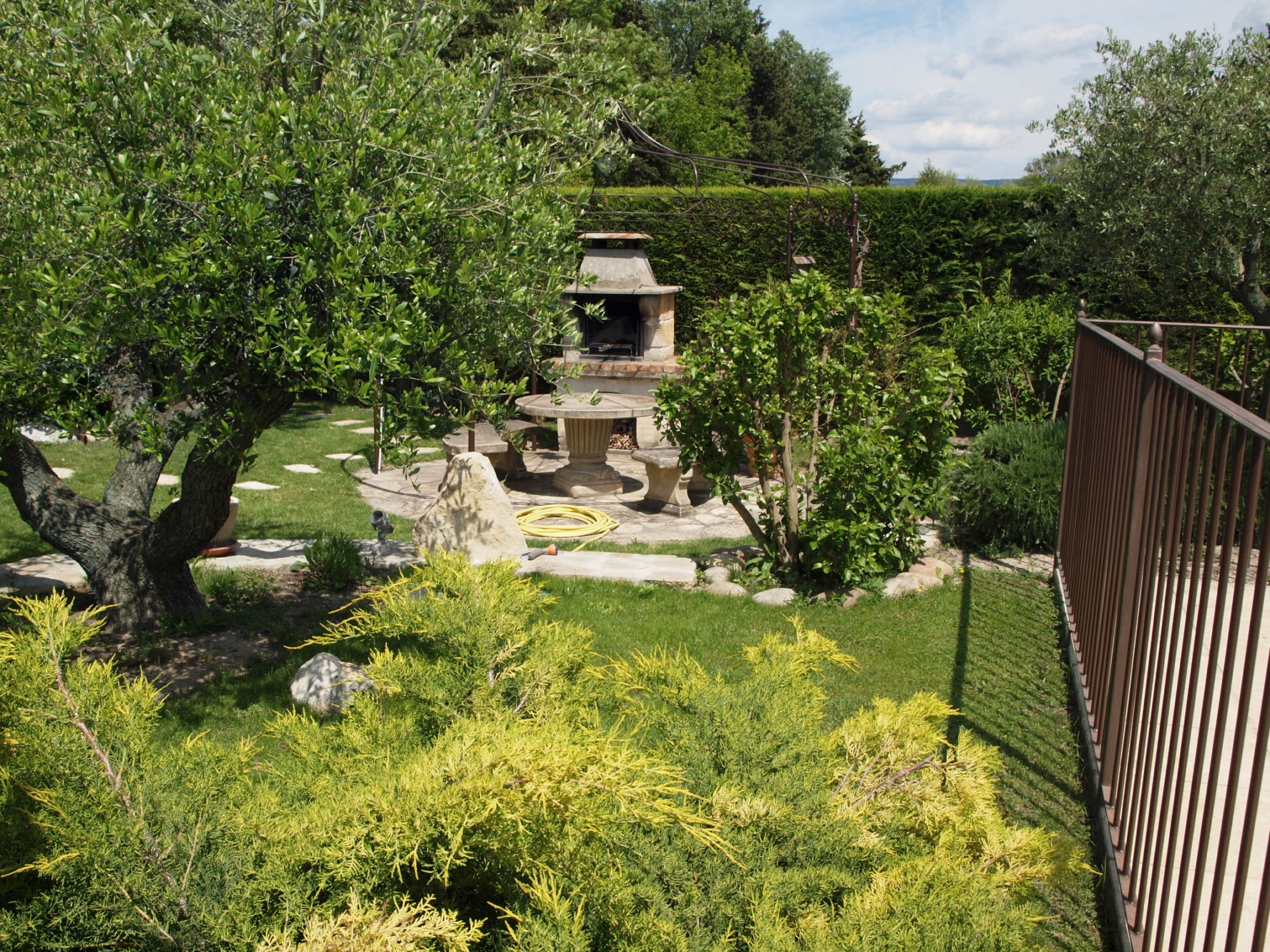 A vendre à l'Isle-sur-la-Sorgue, ensemble constitué de deux petites maison   