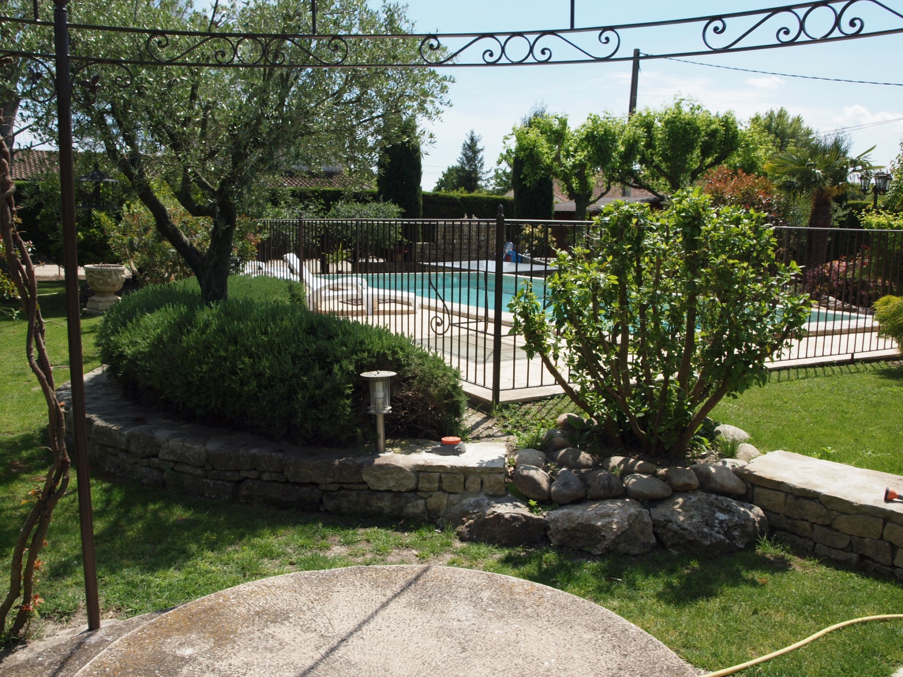 A vendre à l'Isle-sur-la-Sorgue, ensemble constitué de deux petites maison   