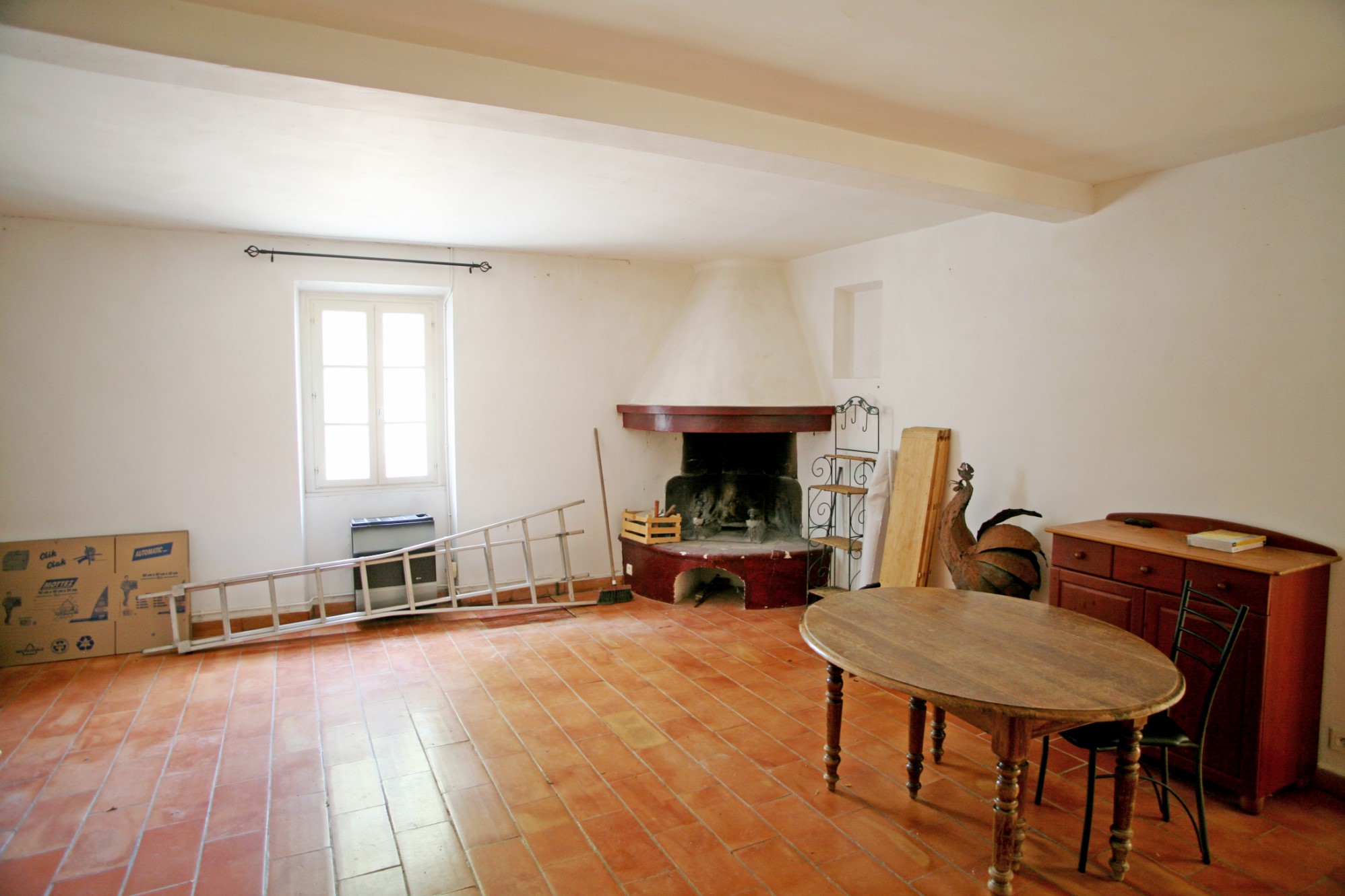 Luberon, maion en pierres dans environnement calme et préservé avec vue   