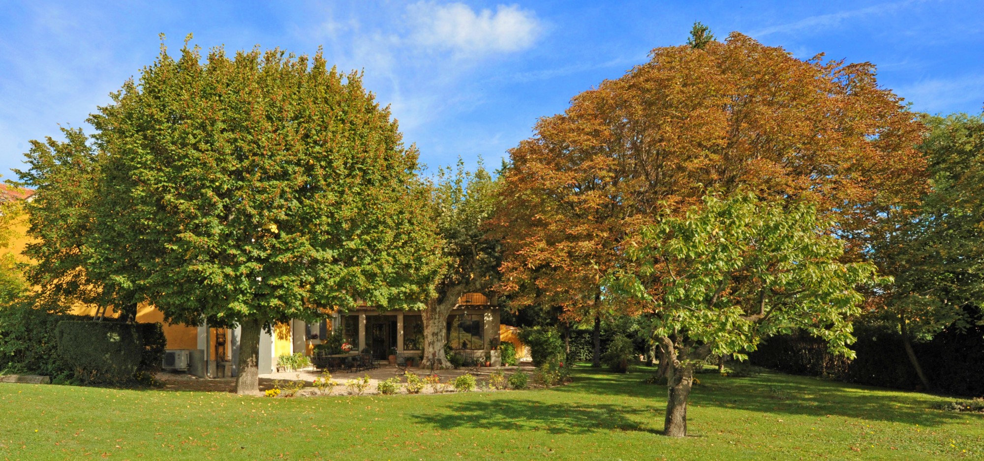Bastide provençale avec grand jardin et piscine à vendre   en Provence