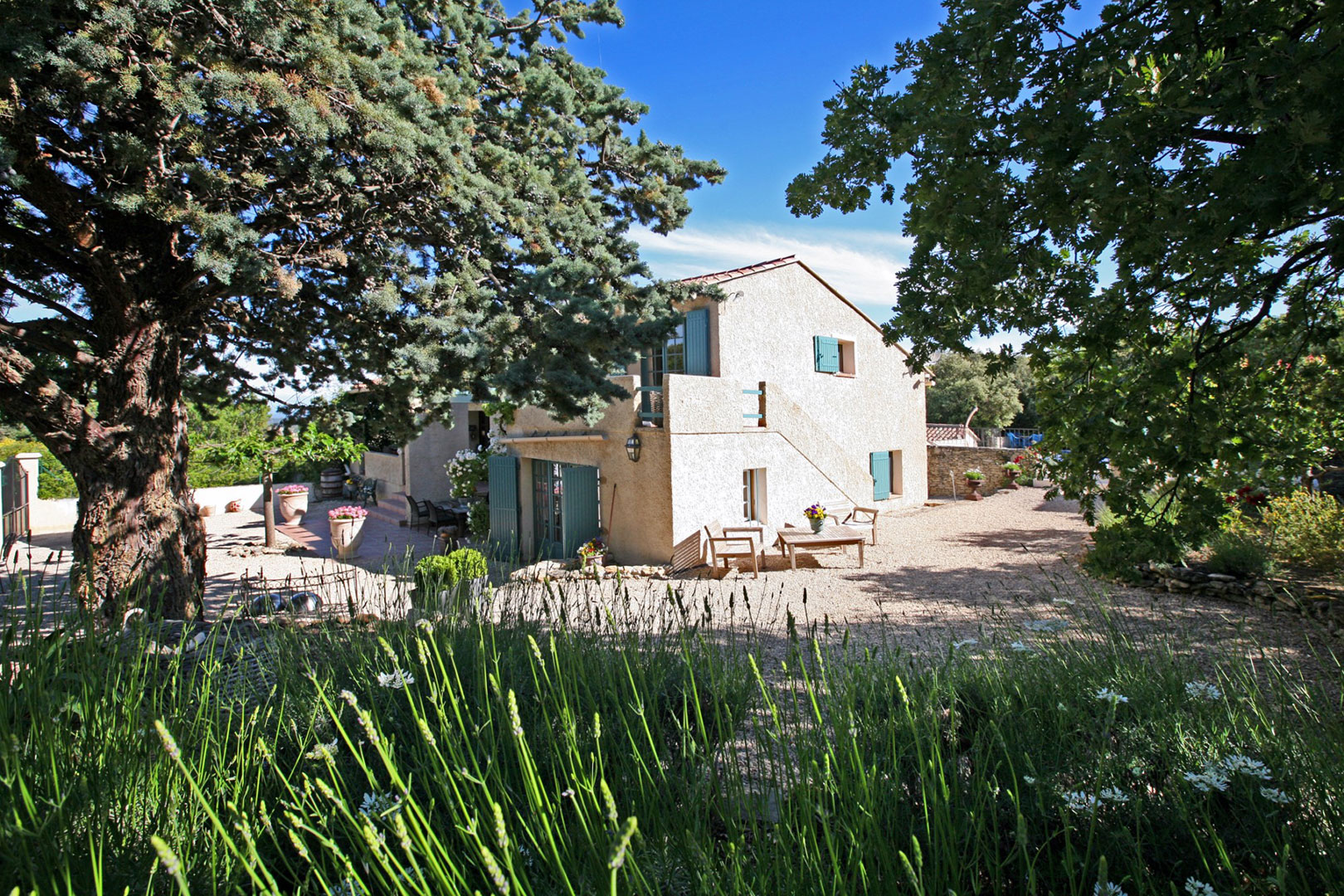 Maison de village avec piscine    