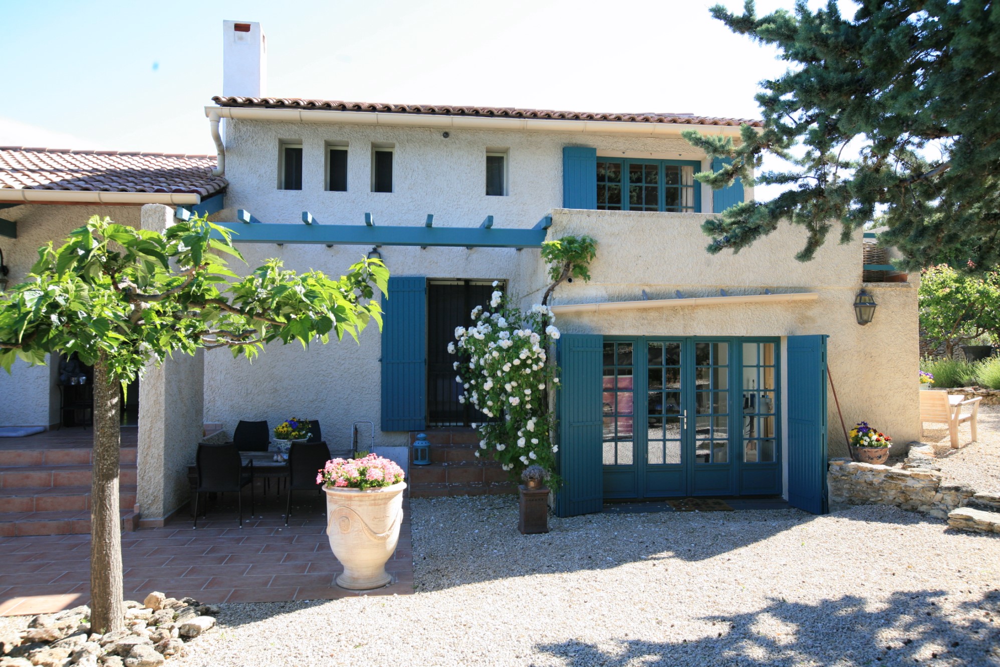 Maison de village avec piscine    
