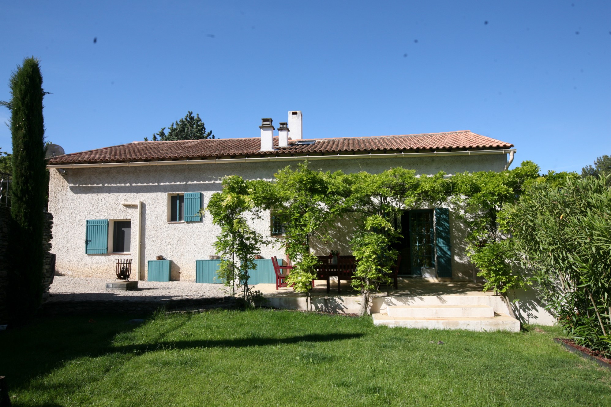 Maison de village avec piscine    