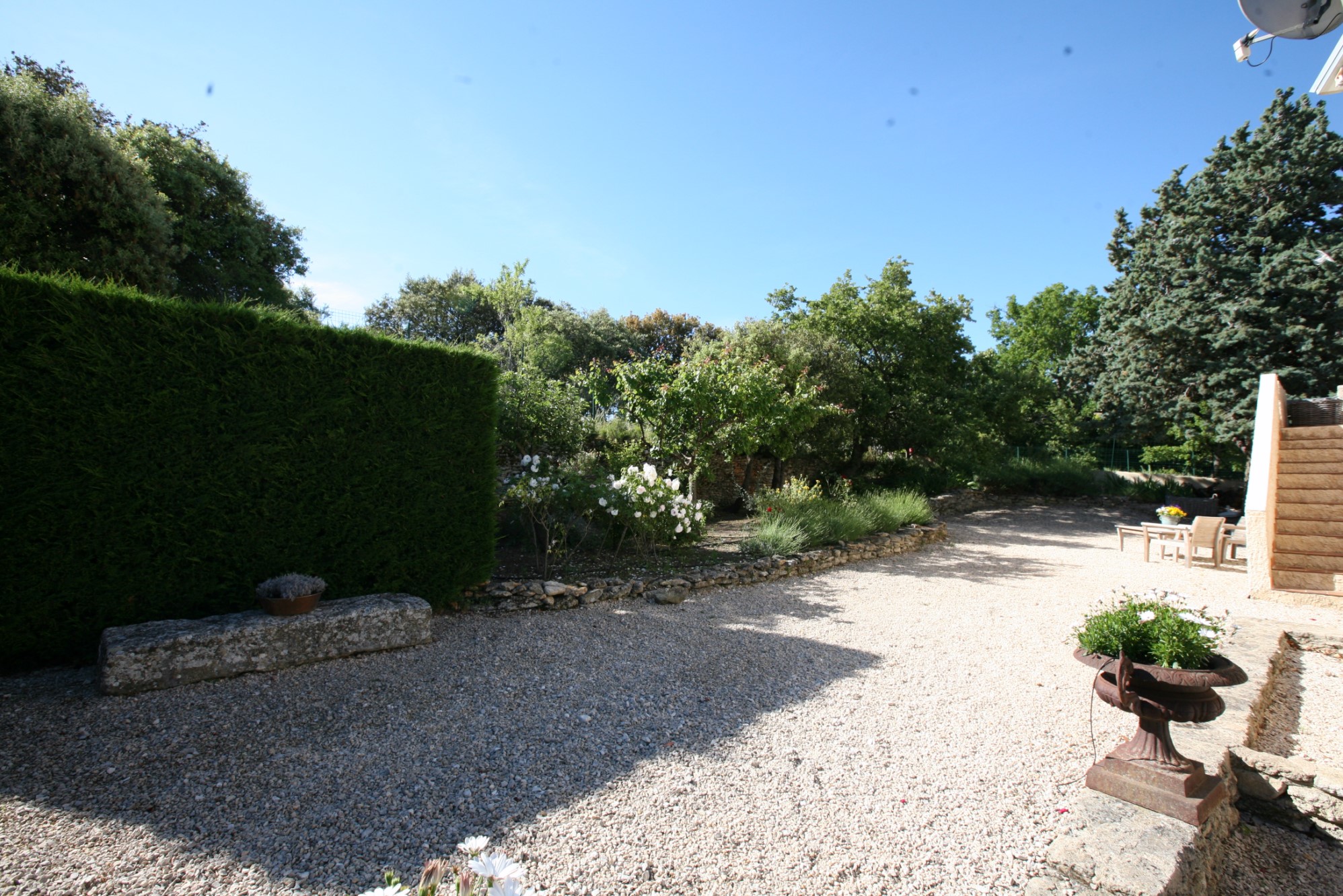 Maison de village avec piscine    