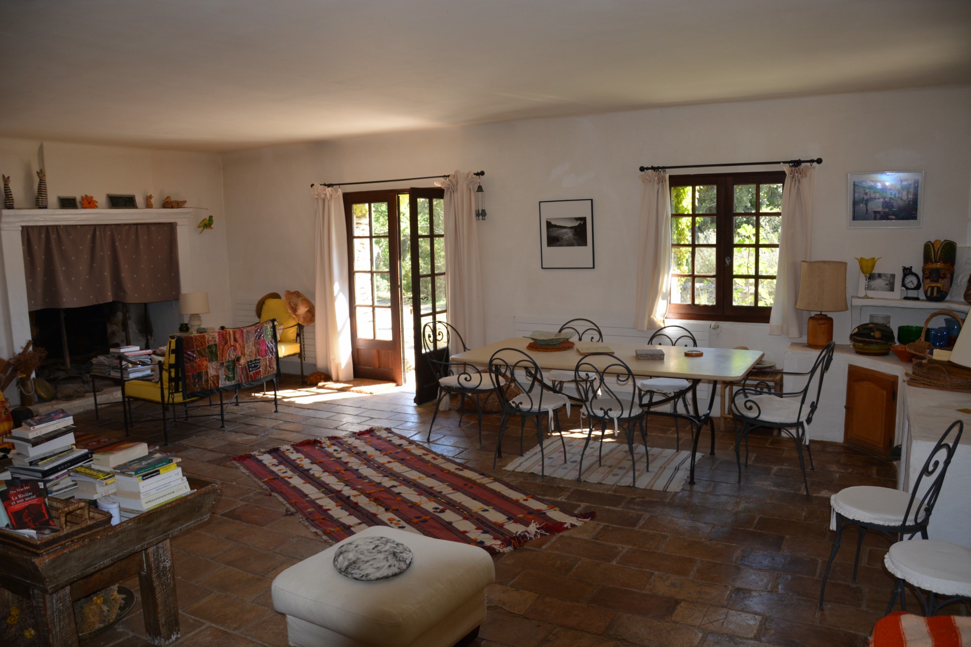 En vente,  en Luberon, propriété en pierres,  de 3 habitations sur 2.6 hectares 