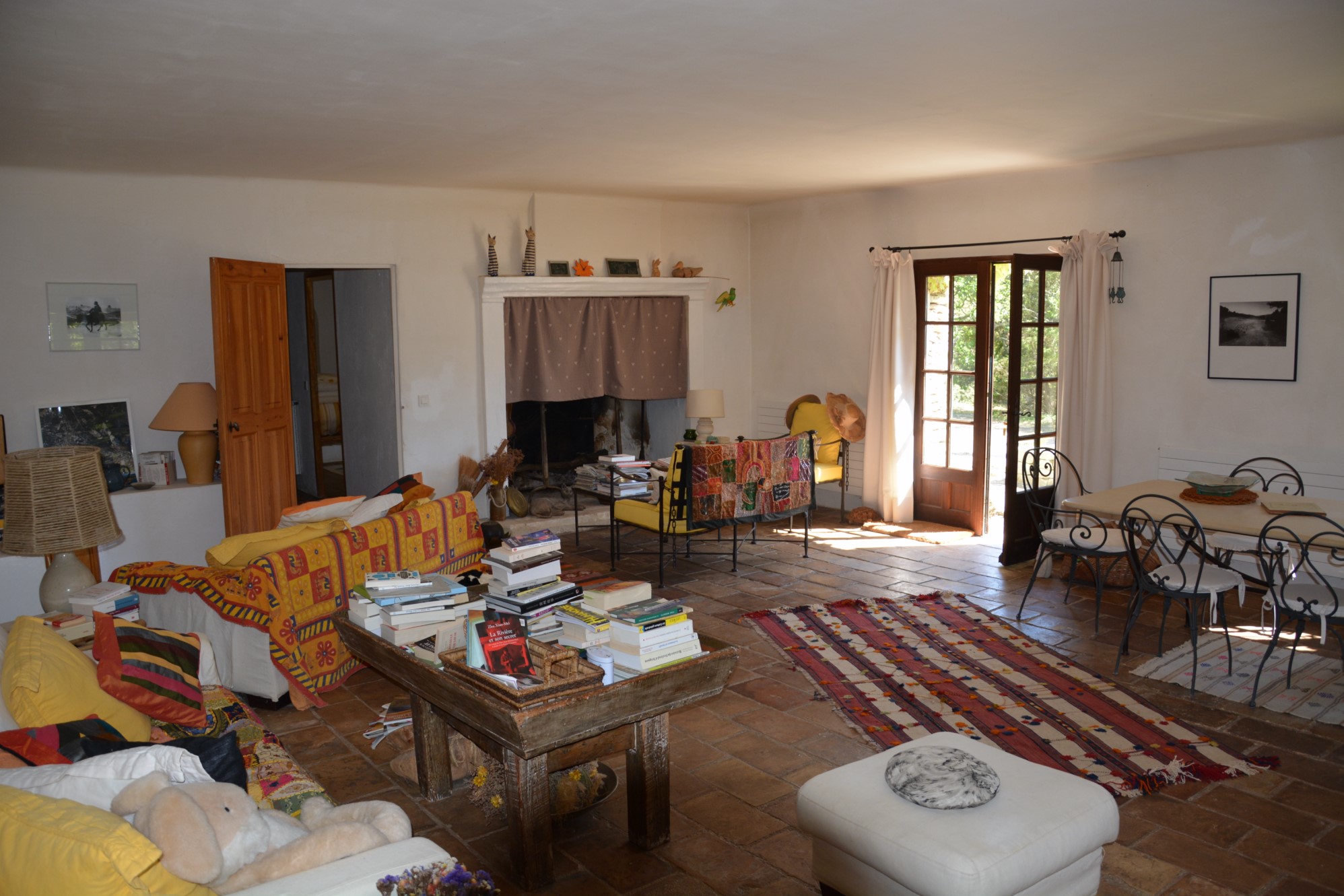 En vente,  en Luberon, propriété en pierres,  de 3 habitations sur 2.6 hectares 