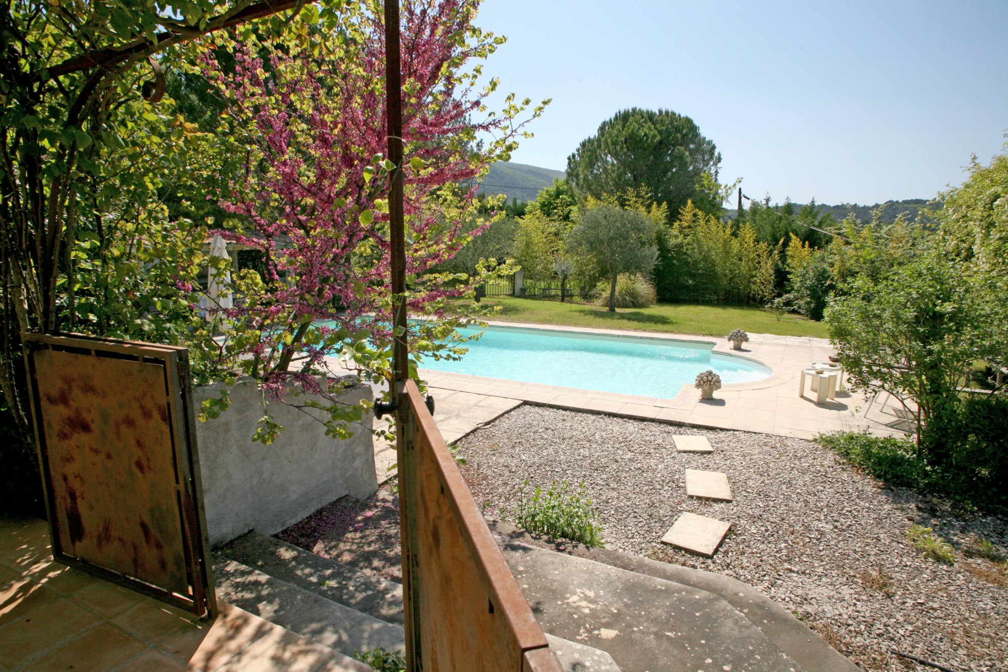 Entre Bonnieux et Lacoste, à vendre, propriété avec vues sublimes  