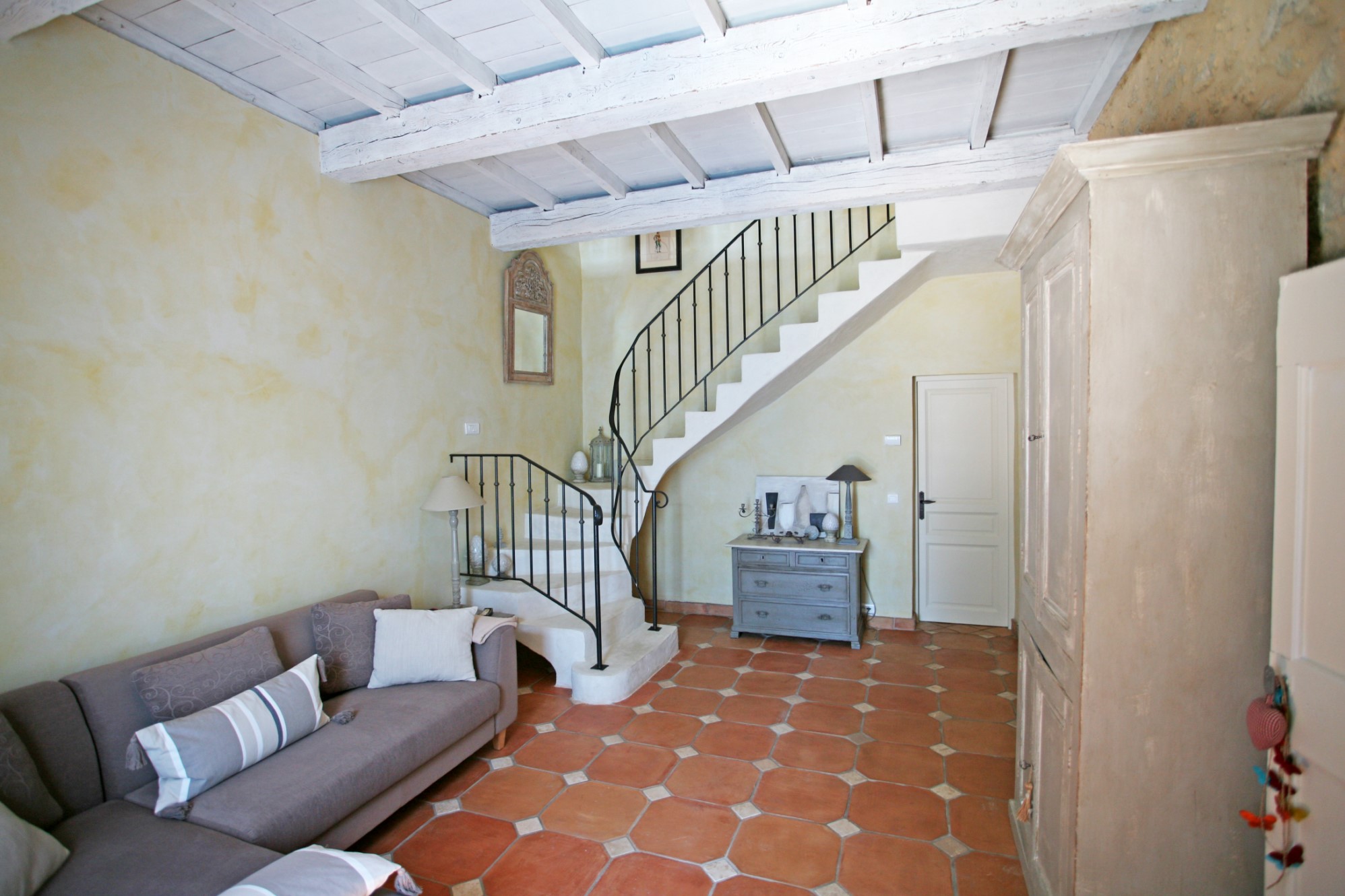En Luberon, à vendre, traditionnelle ferme provençale,  avec terrasses et piscine 