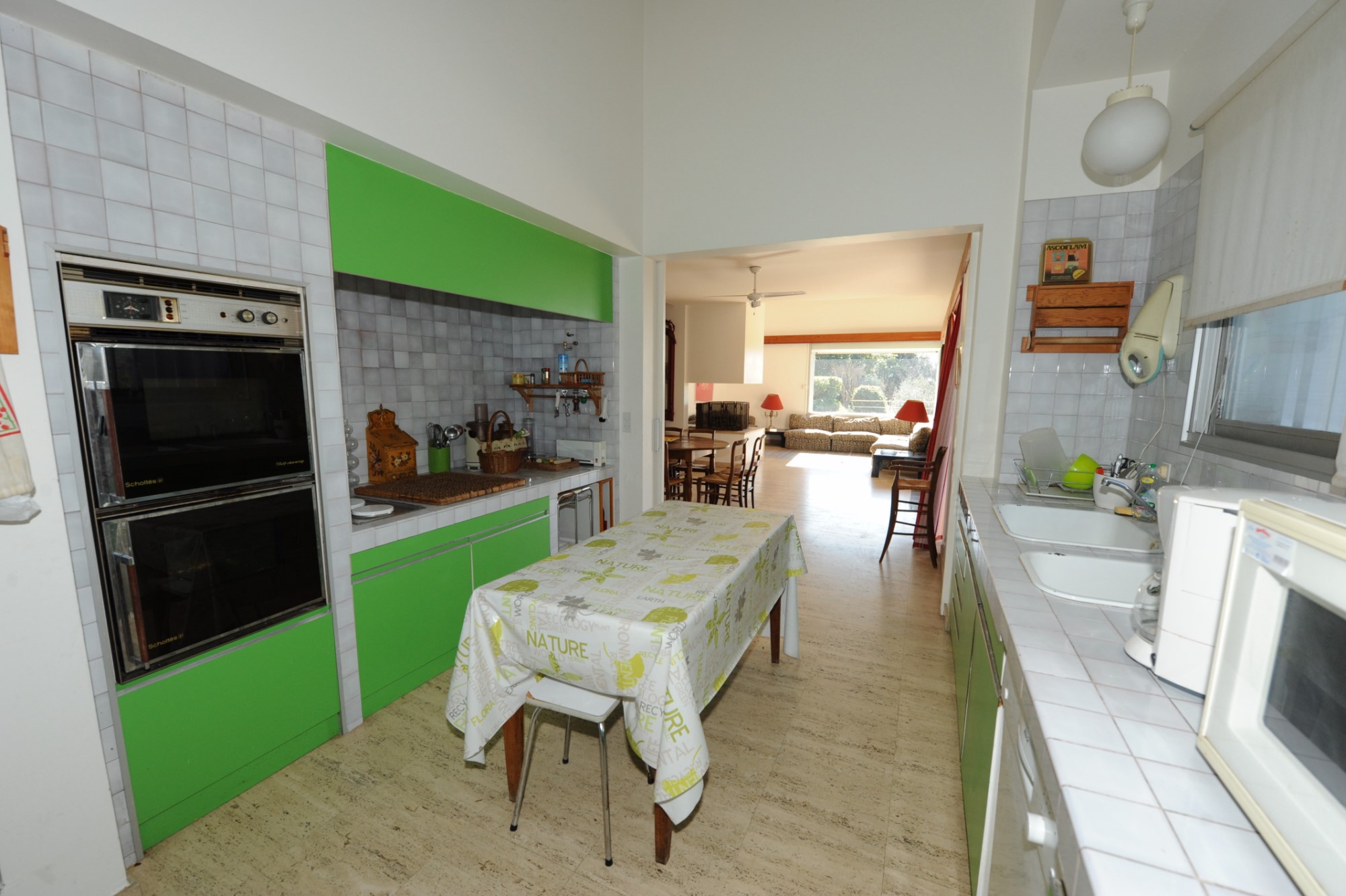 A quelques minutes de la Cité des Papes, à vendre, agréable villa d'architecte  