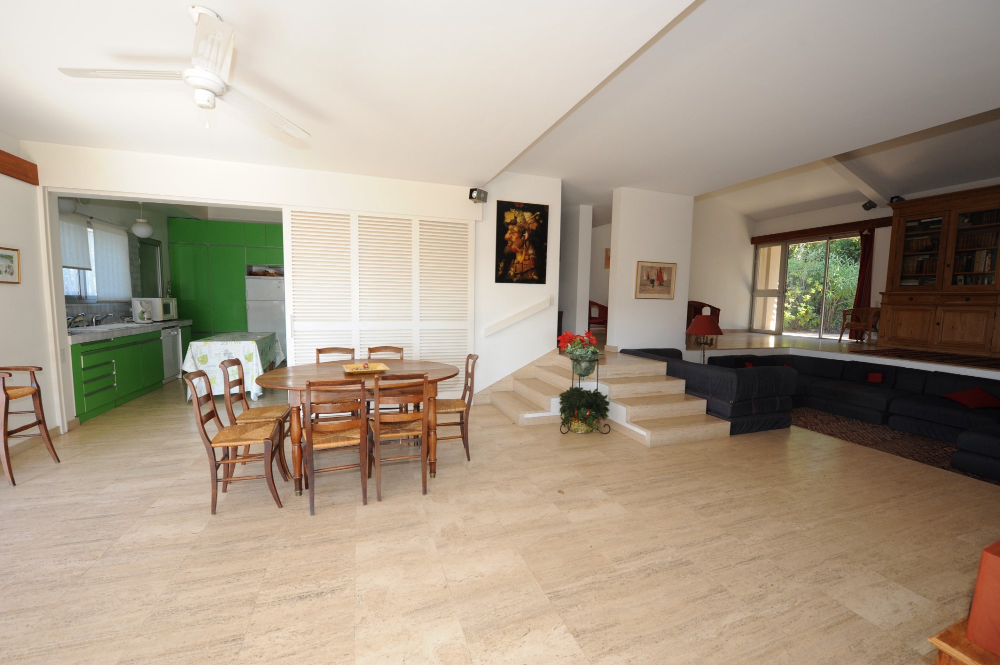 A quelques minutes de la Cité des Papes, à vendre, agréable villa d'architecte  