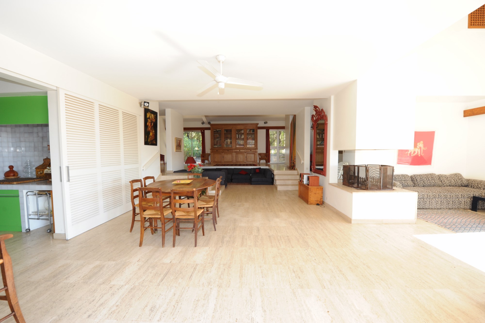 A quelques minutes de la Cité des Papes, à vendre, agréable villa d'architecte  