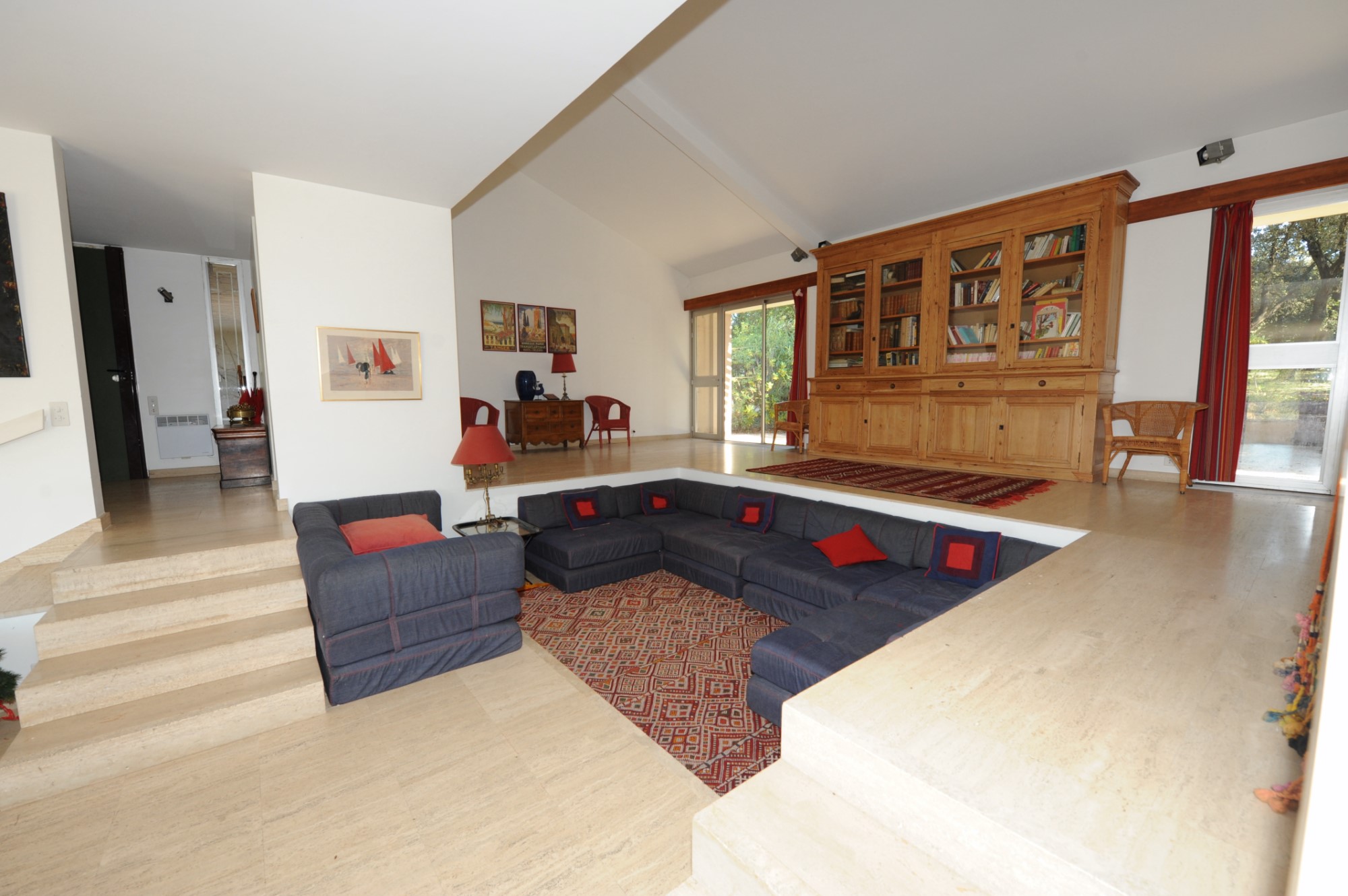 A quelques minutes de la Cité des Papes, à vendre, agréable villa d'architecte  