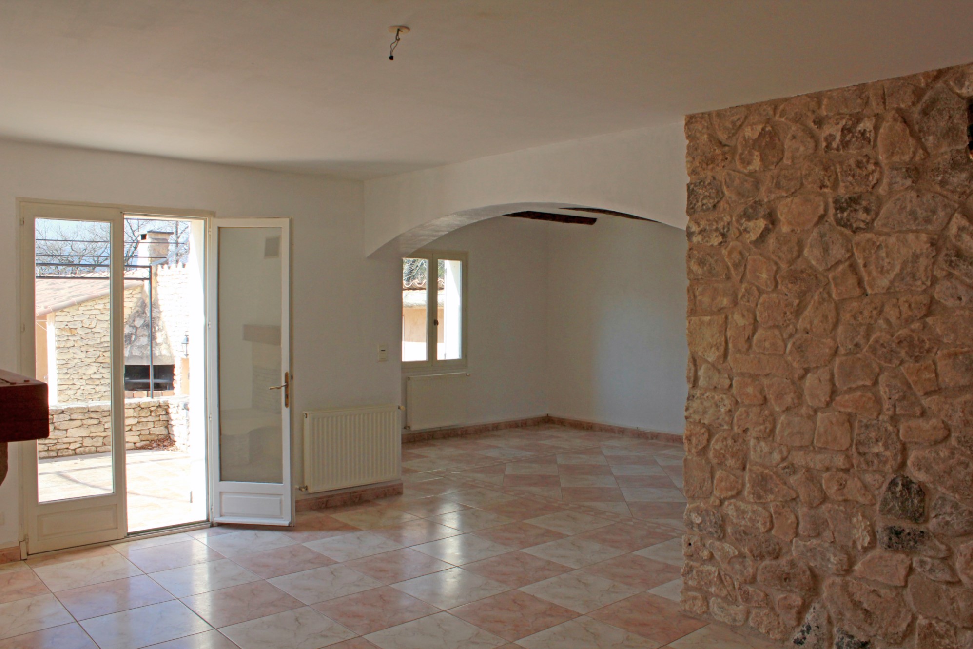 Maison traditionnelle avec piscine et vue sur le Luberon     