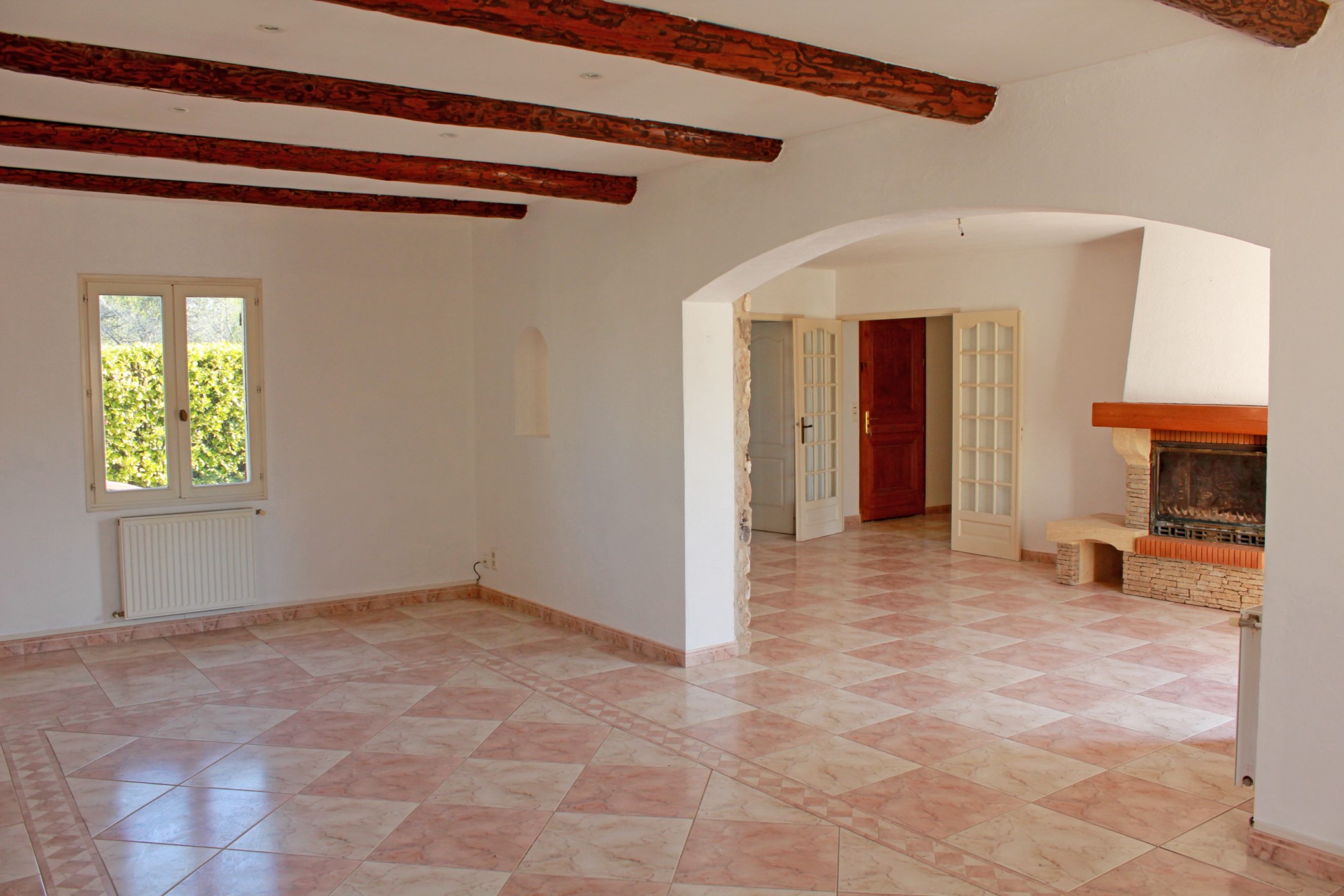Maison traditionnelle avec piscine et vue sur le Luberon     