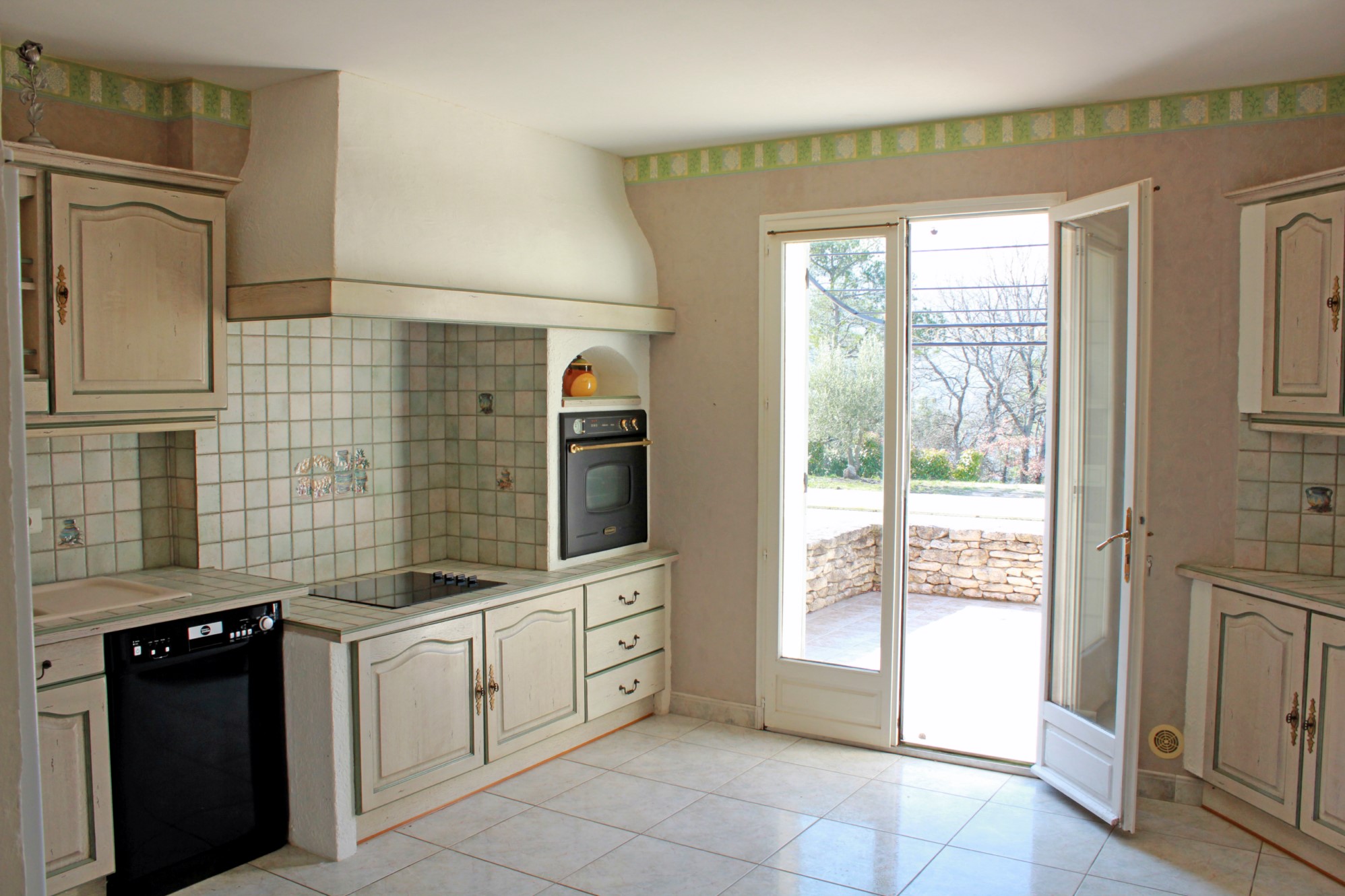 Maison traditionnelle avec piscine et vue sur le Luberon     
