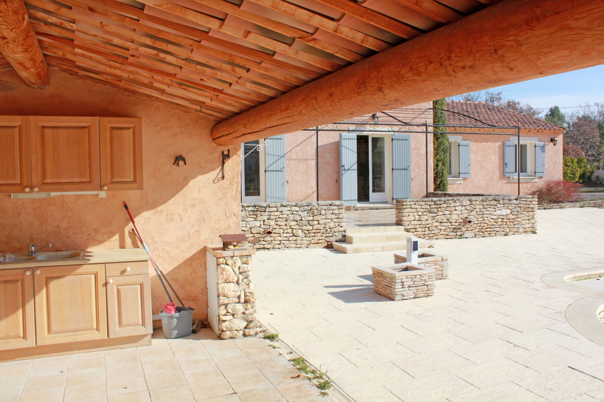 Maison traditionnelle avec piscine et vue sur le Luberon     