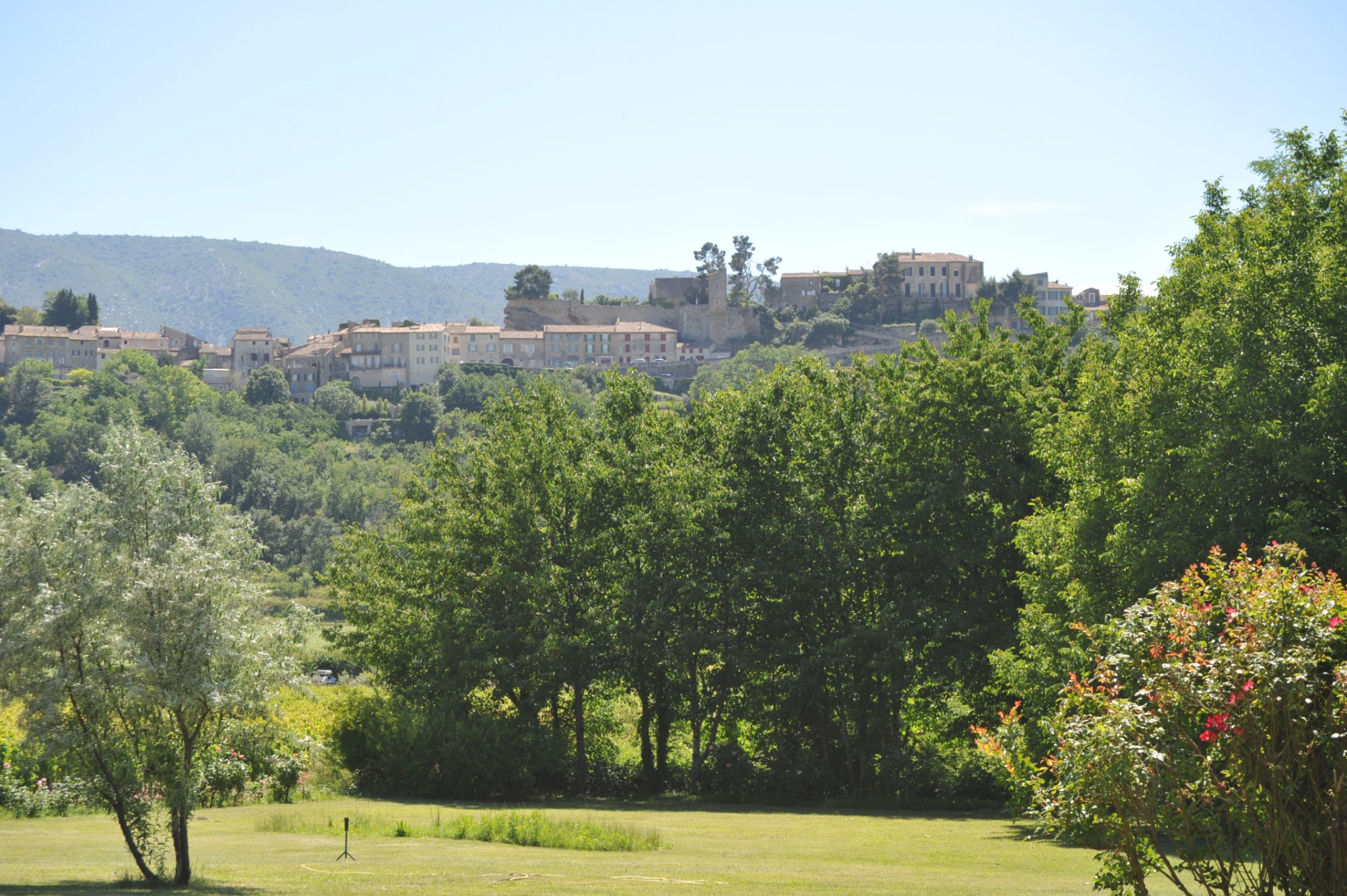 En Luberon, authentique mas rénové à vendre avec piscine et vue spectaculaire    