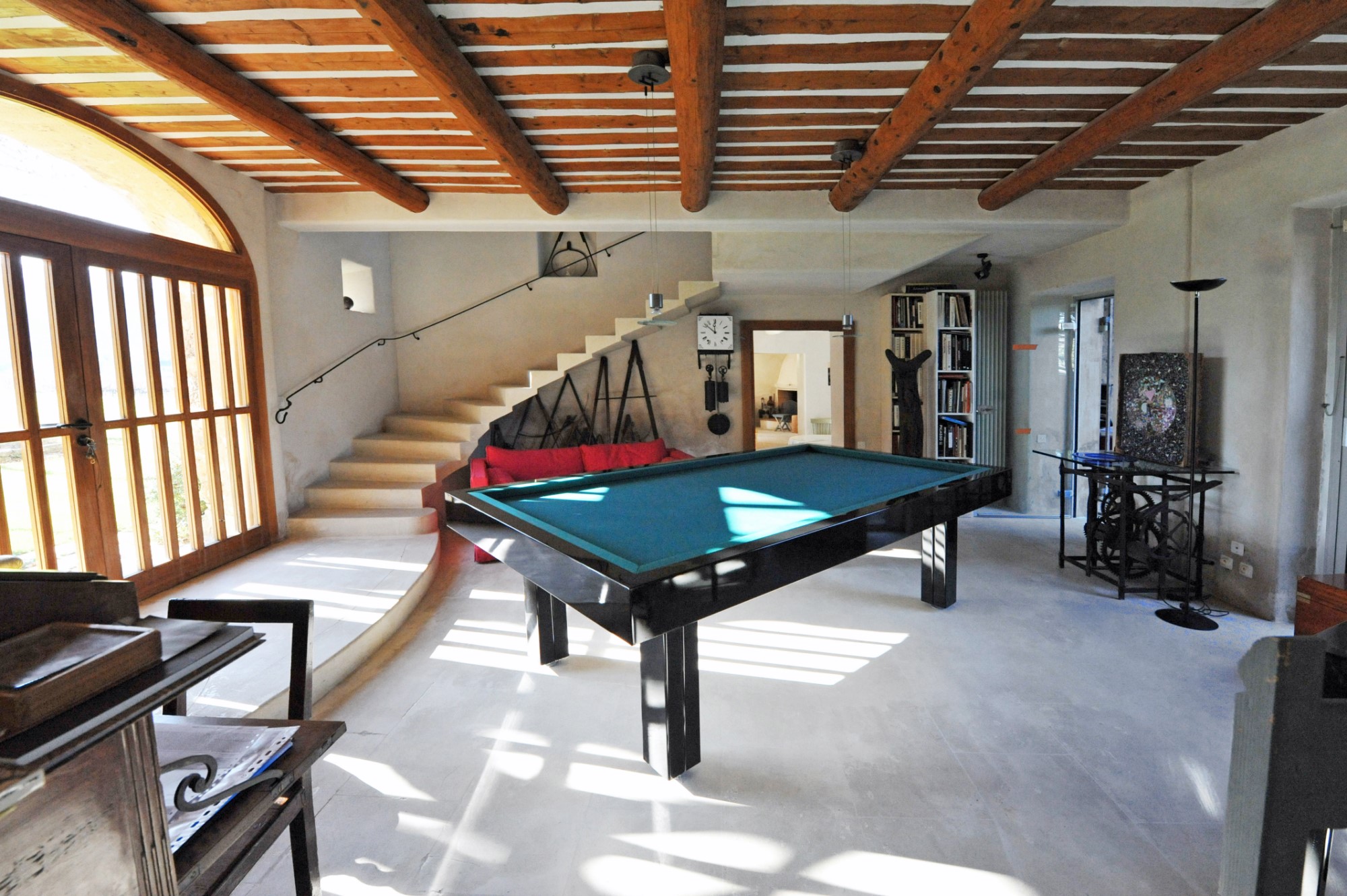En Luberon, authentique mas rénové à vendre avec piscine et vue spectaculaire    