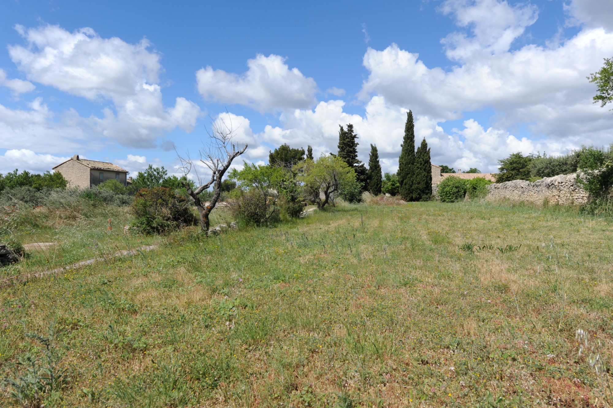 UNIQUE : terrain à bâtir au centre du village de Gordes   
