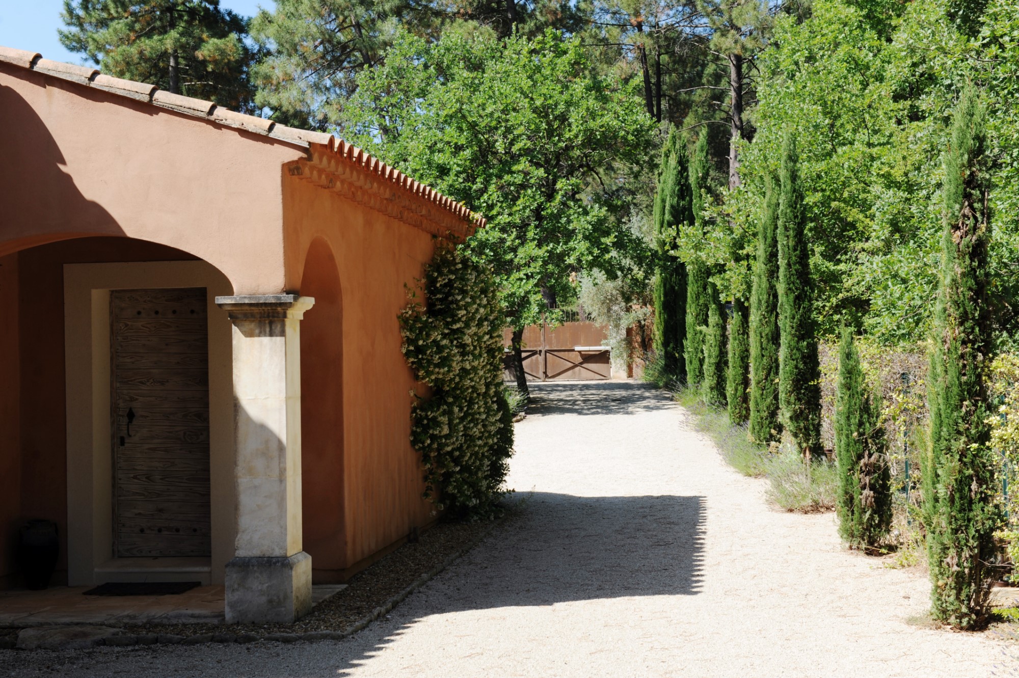Maison provençale avec joli parc paysagé proche de Roussillon    