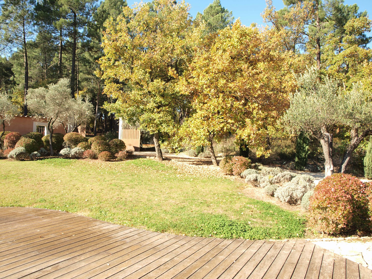 Maison provençale avec joli parc paysagé proche de Roussillon    