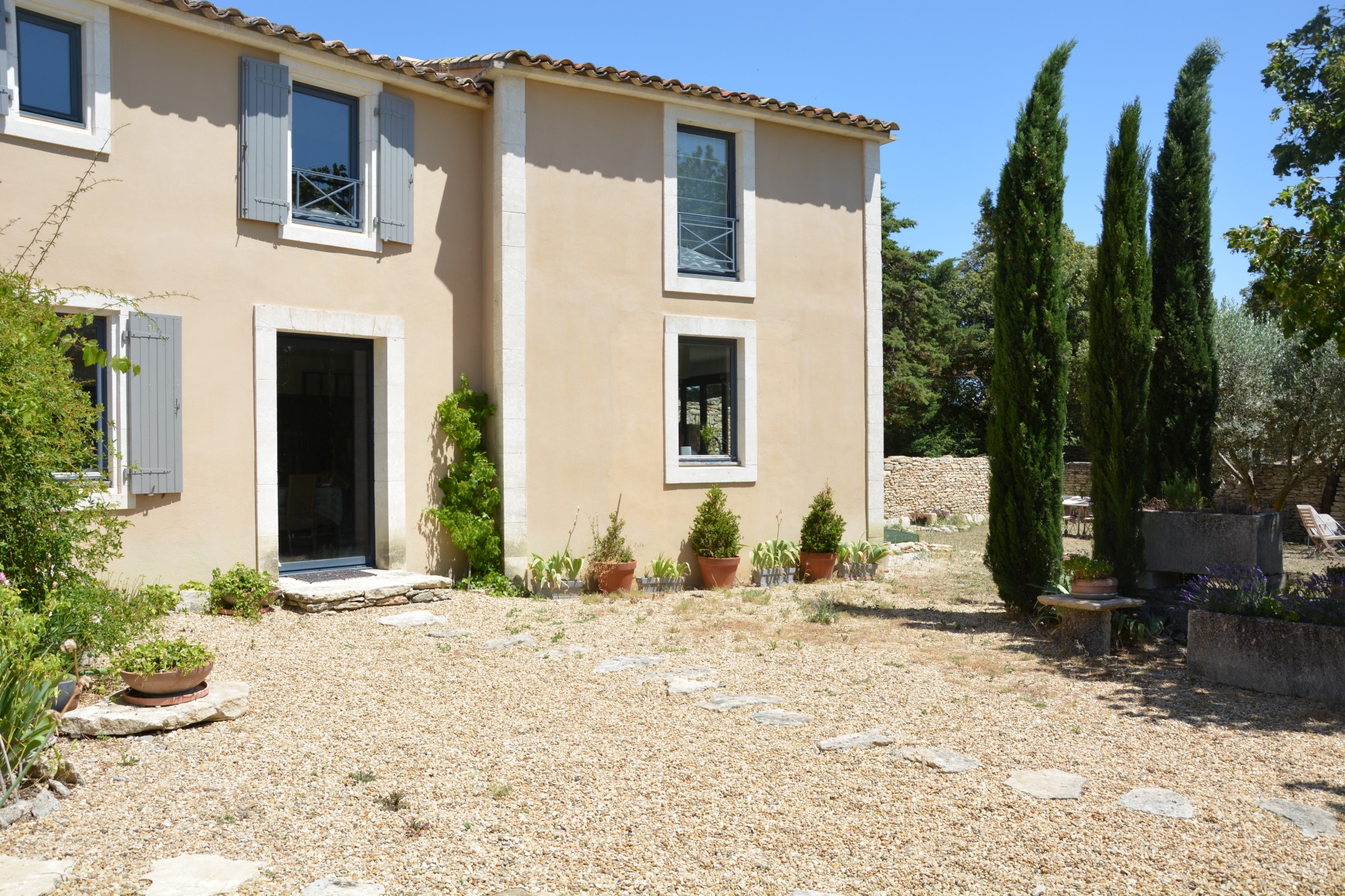 Authentique bastide rénovée à vendre en Luberon par ROSIER
