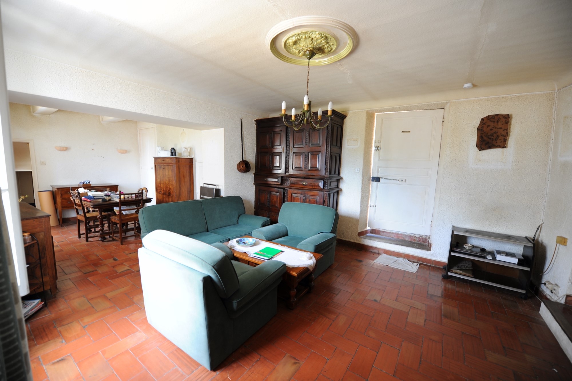 Maison de village avec jardin, garage et dépendances   à vendre en Luberon