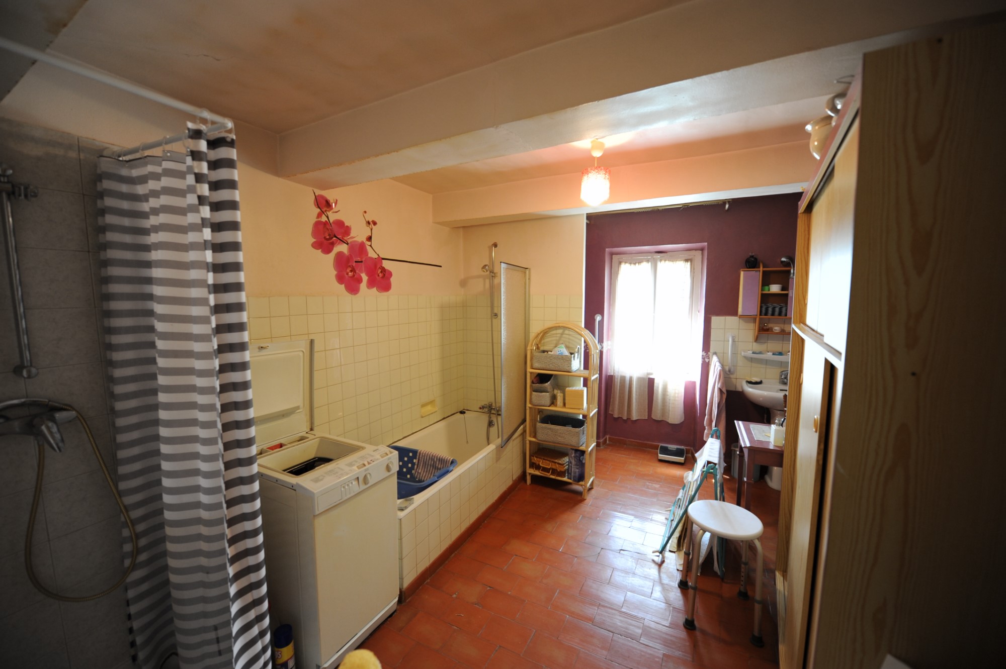 Maison de village avec jardin, garage et dépendances   à vendre en Luberon