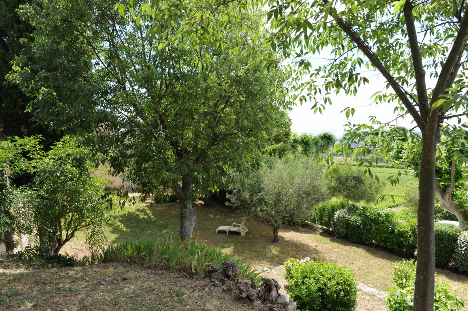 Maison de village avec jardin, garage et dépendances   à vendre en Luberon