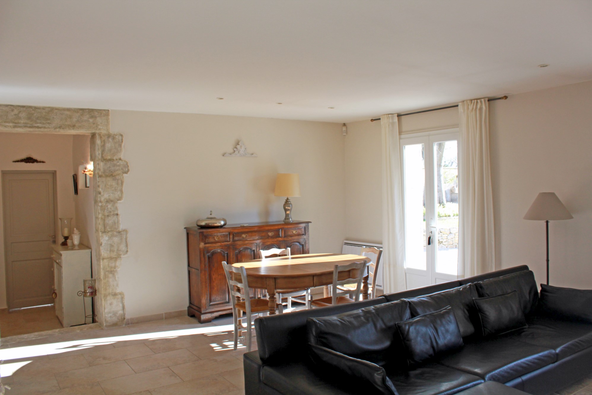 Villa de plain pied avec dépendances à vendre en Luberon   