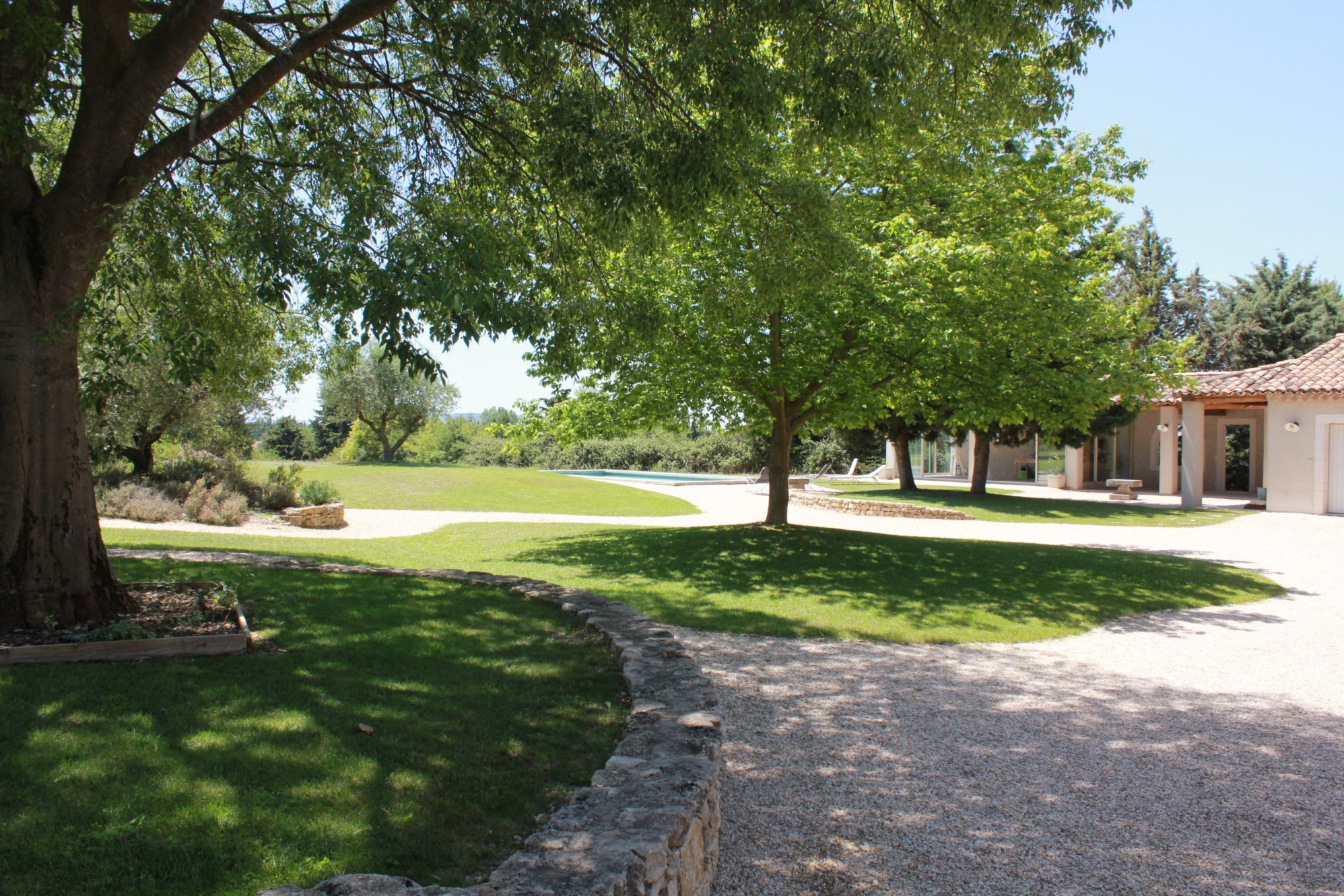 Villa de plain pied avec dépendances à vendre en Luberon   