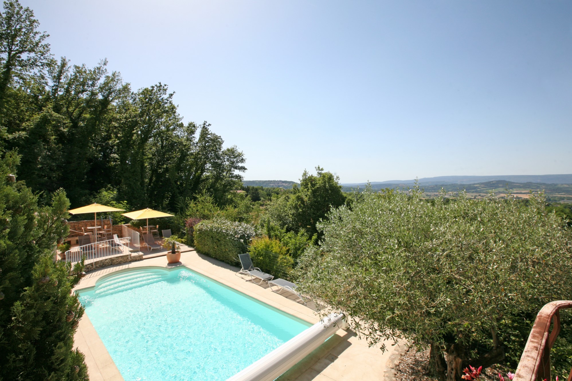 Propriété avec piscine et vues superbes en Luberon