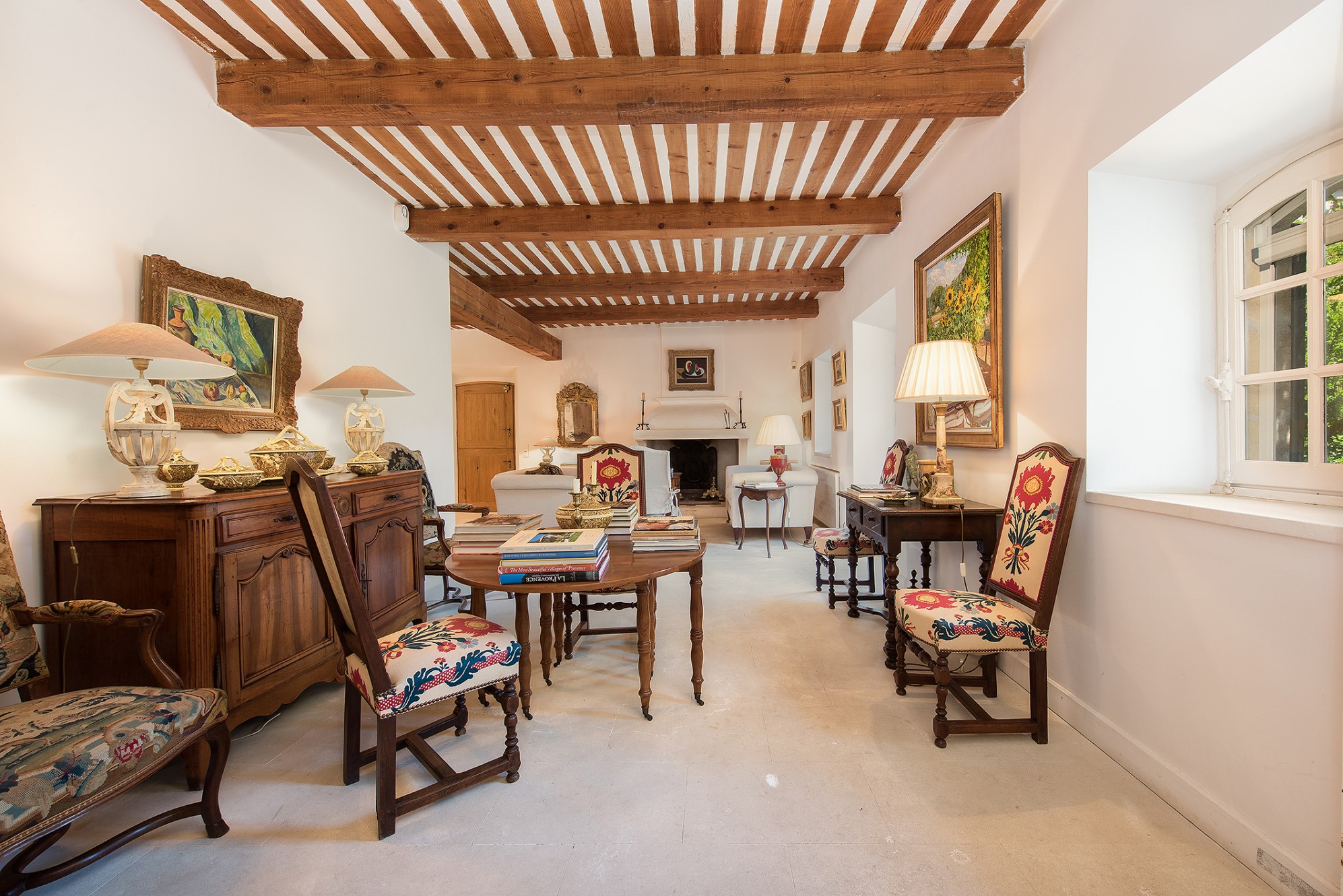 Belle maison de charme avec annexes à vendre à Gordes    