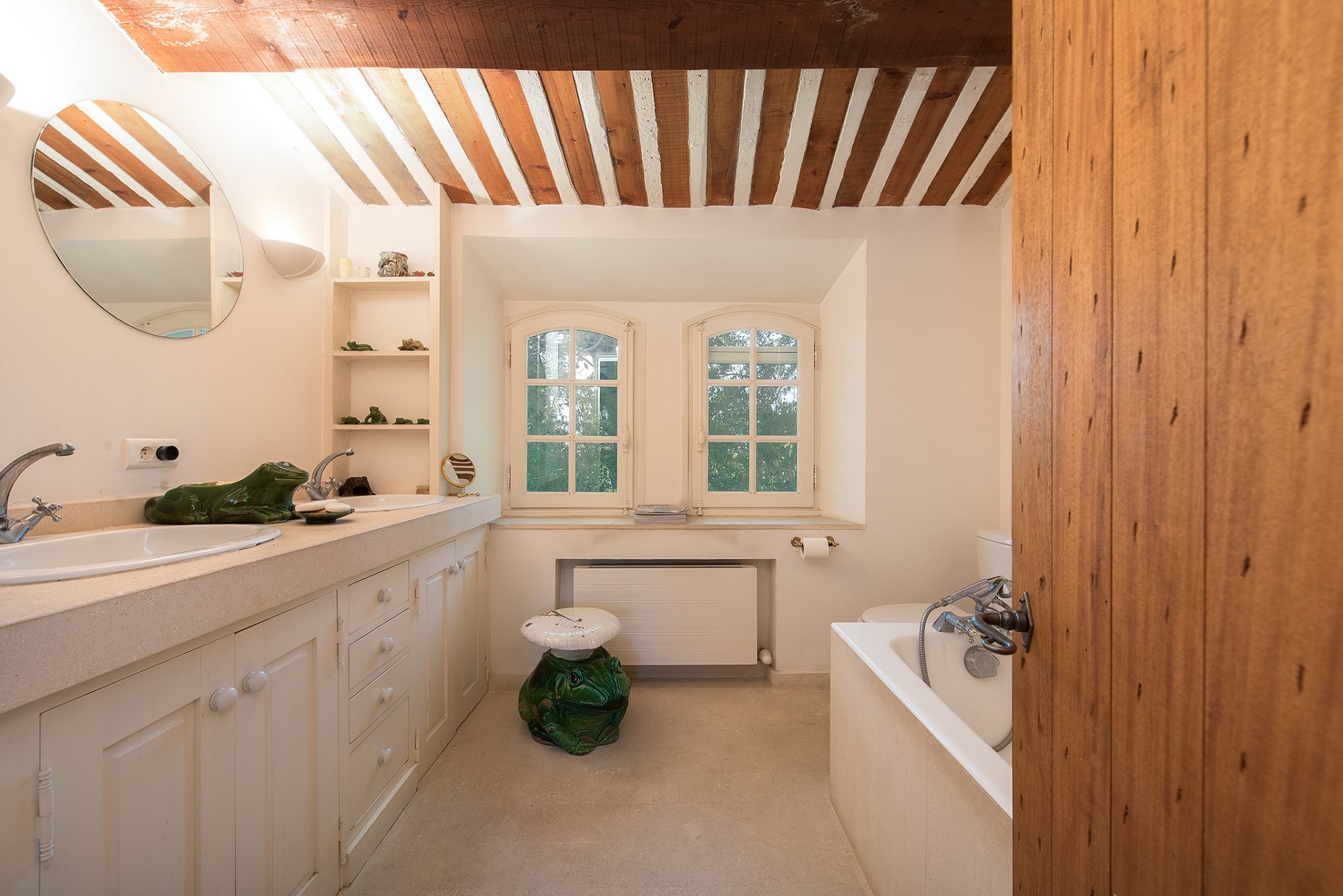 Belle maison de charme avec annexes à vendre à Gordes    