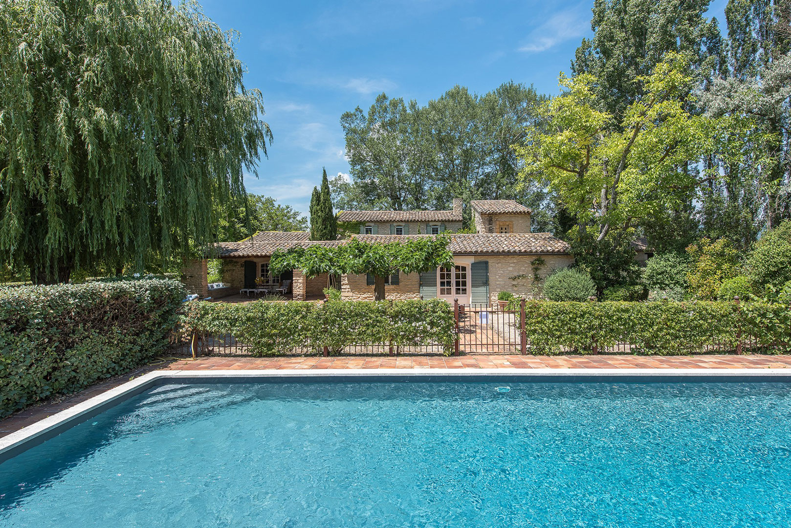 Belle maison de charme avec annexes à vendre à Gordes    