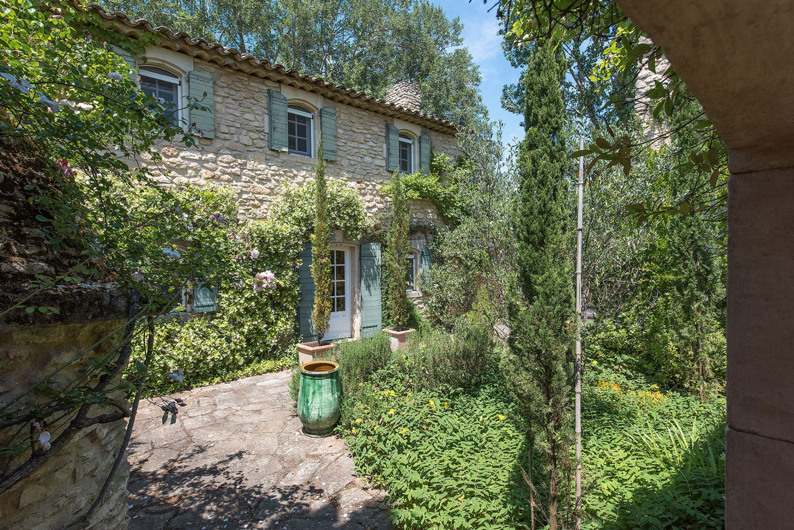 Belle maison de charme avec annexes à vendre à Gordes    