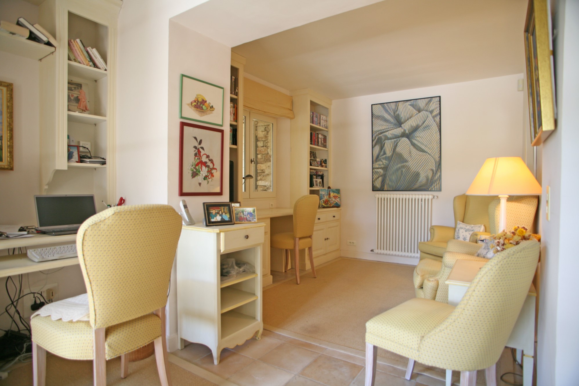 En Luberon, à vendre, maison aux beaux volumes, avec grand jardin, vues et piscine  