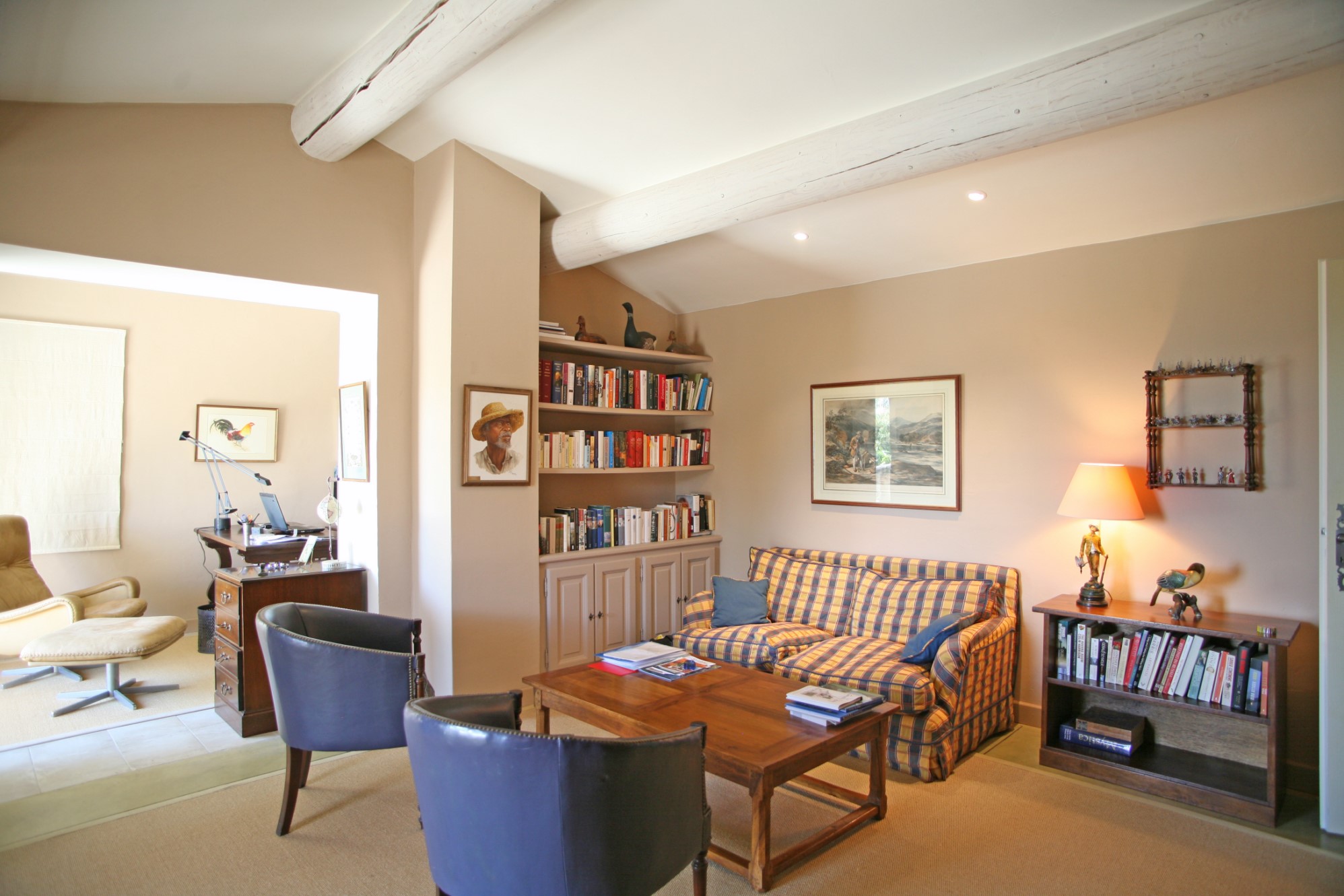 En Luberon, à vendre, maison aux beaux volumes, avec grand jardin, vues et piscine  