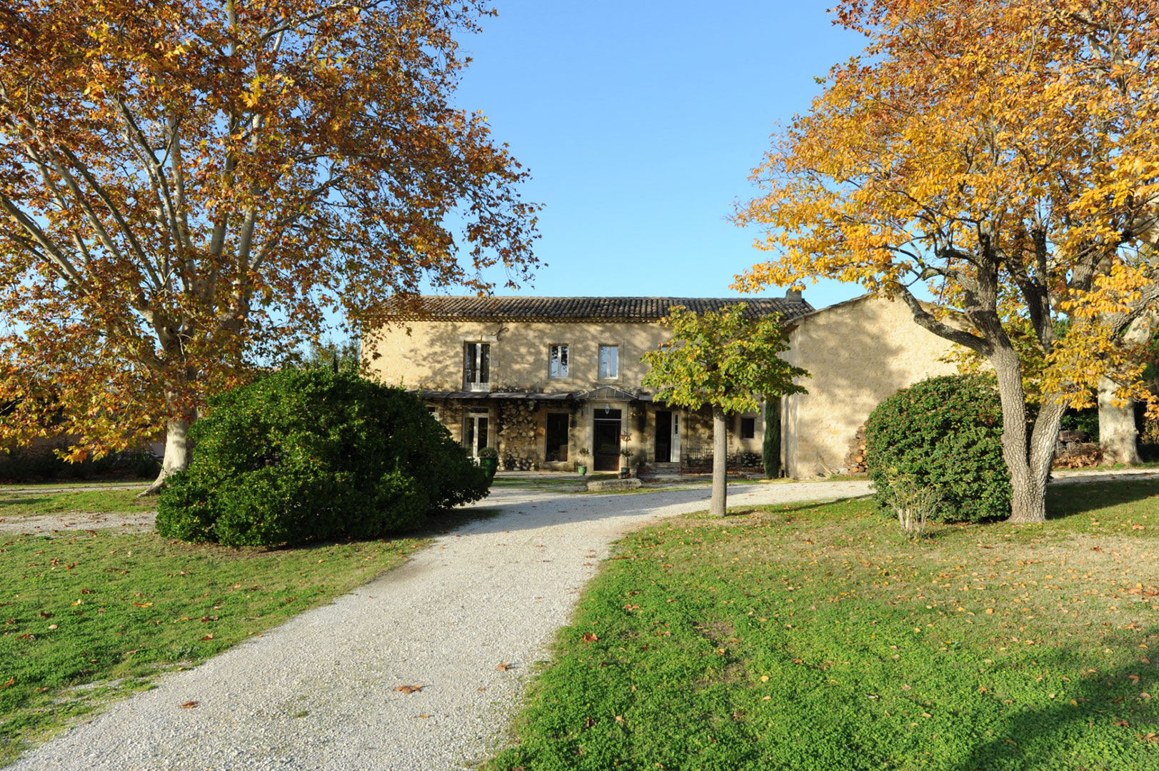 Mas restauré à vendre en campagne dans le Luberon
