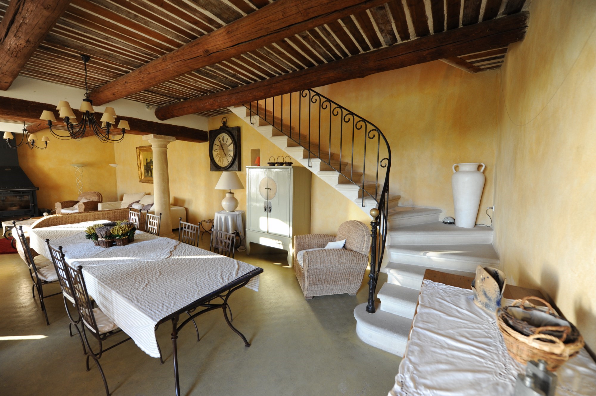 Luberon, en vente, mas restauré comprenant une partie principale et 2 maisons attenantes  