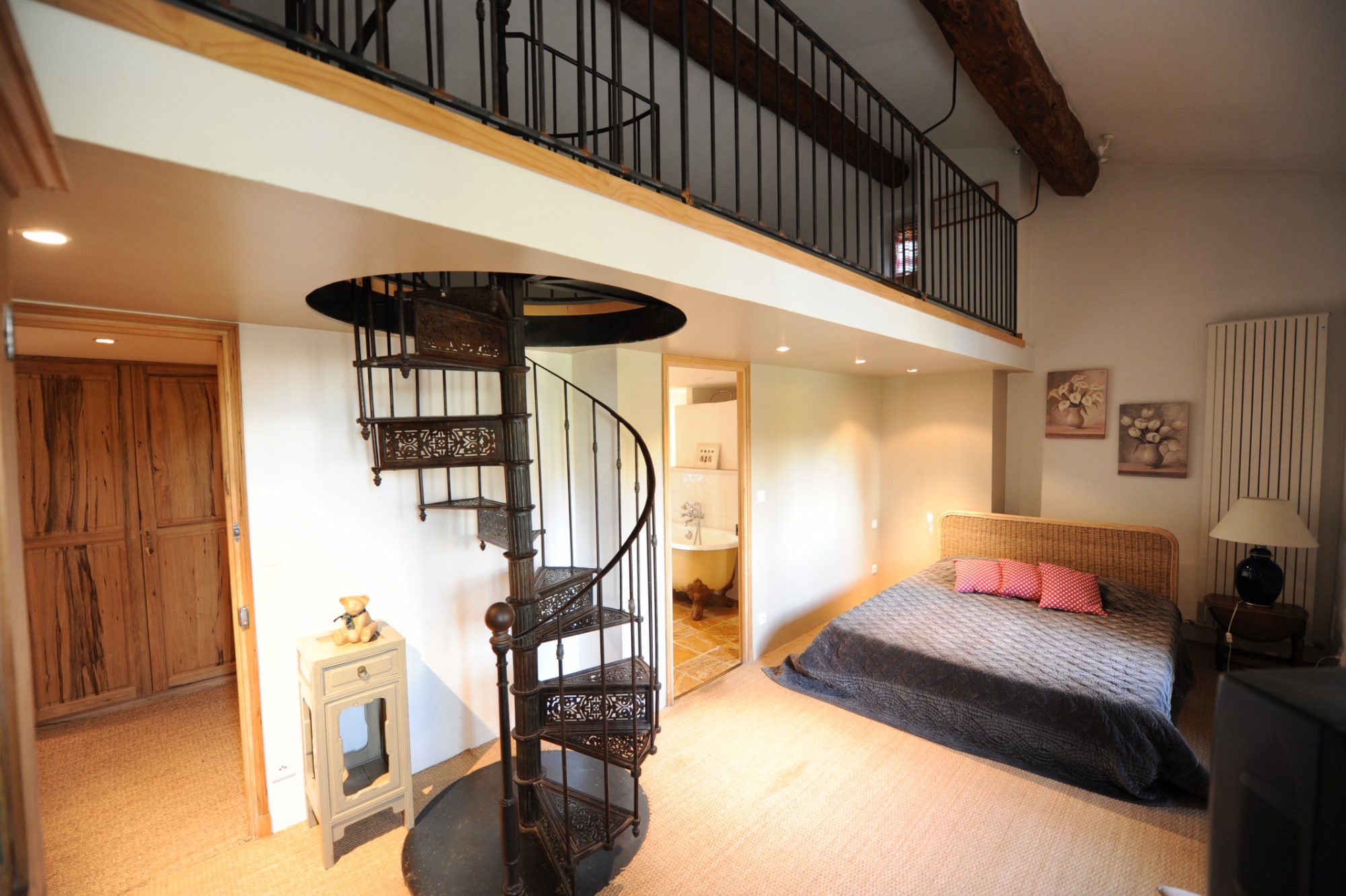 Renovated farmhouse for sale in Luberon