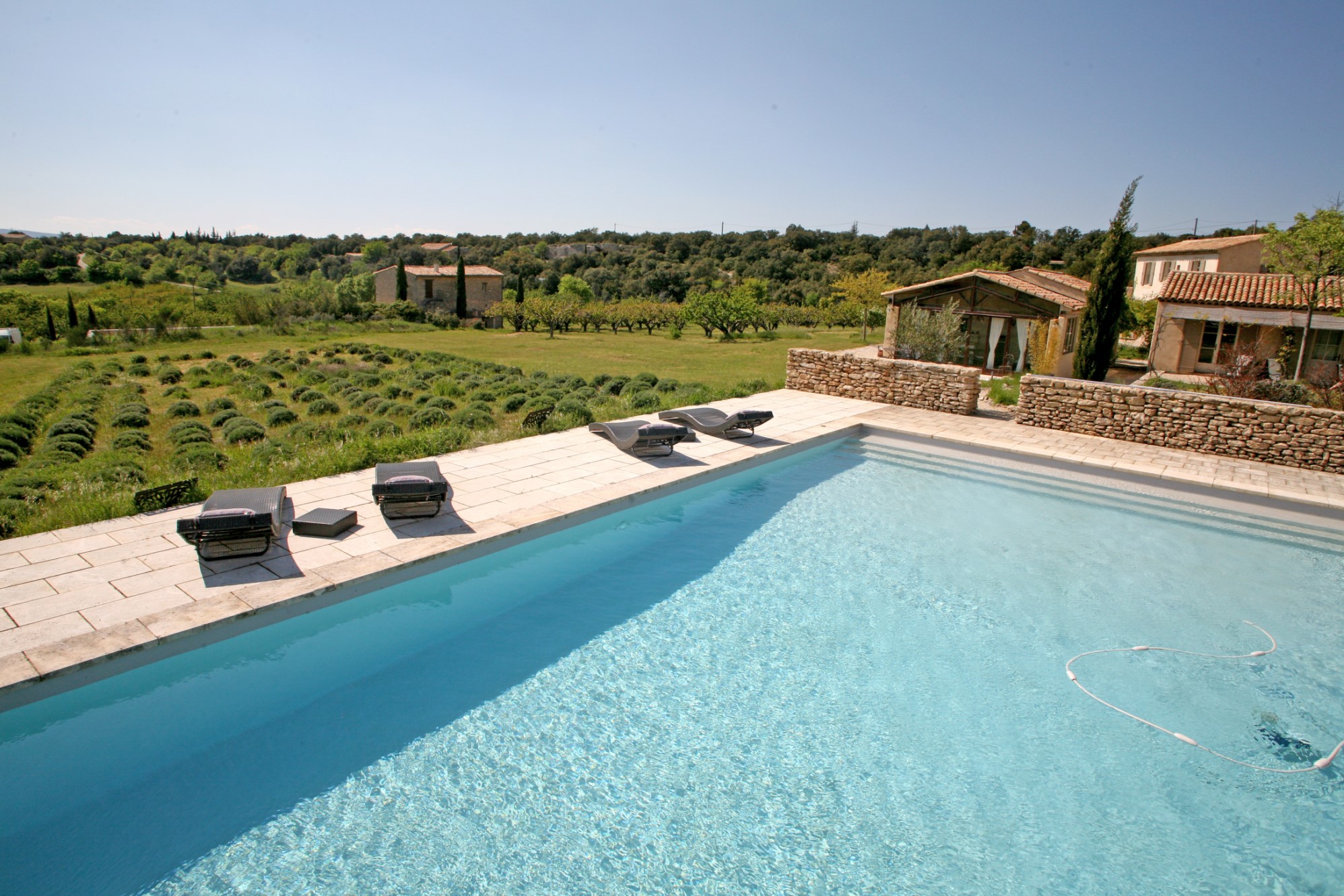 A vendre en Luberon,  propriété avec maison principale, mazet et maisons d'hôtes   