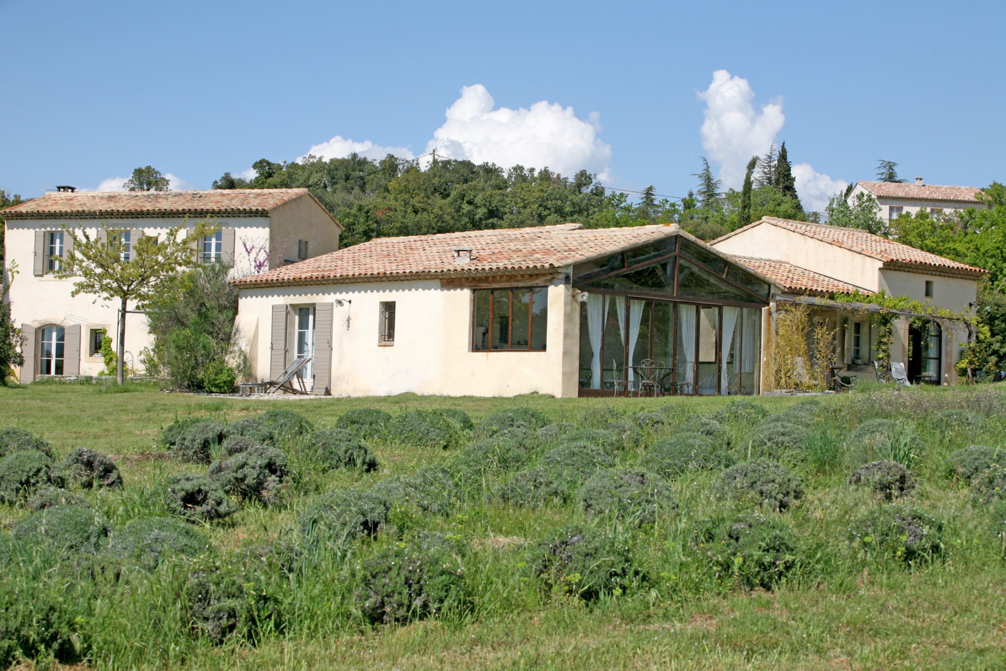 A vendre en Luberon,  propriété avec maison principale, mazet et maisons d'hôtes   