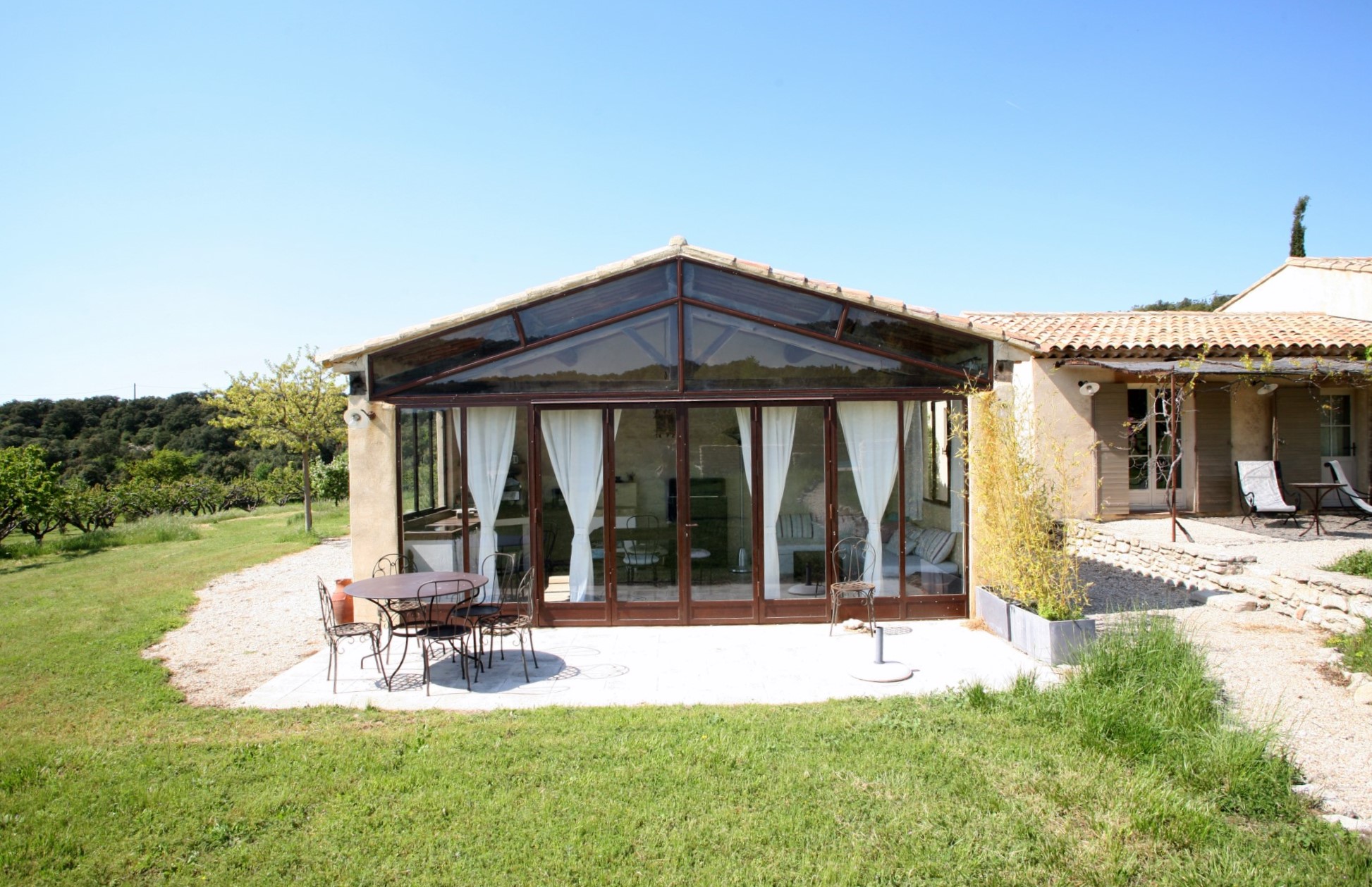 A vendre en Luberon,  propriété avec maison principale, mazet et maisons d'hôtes   